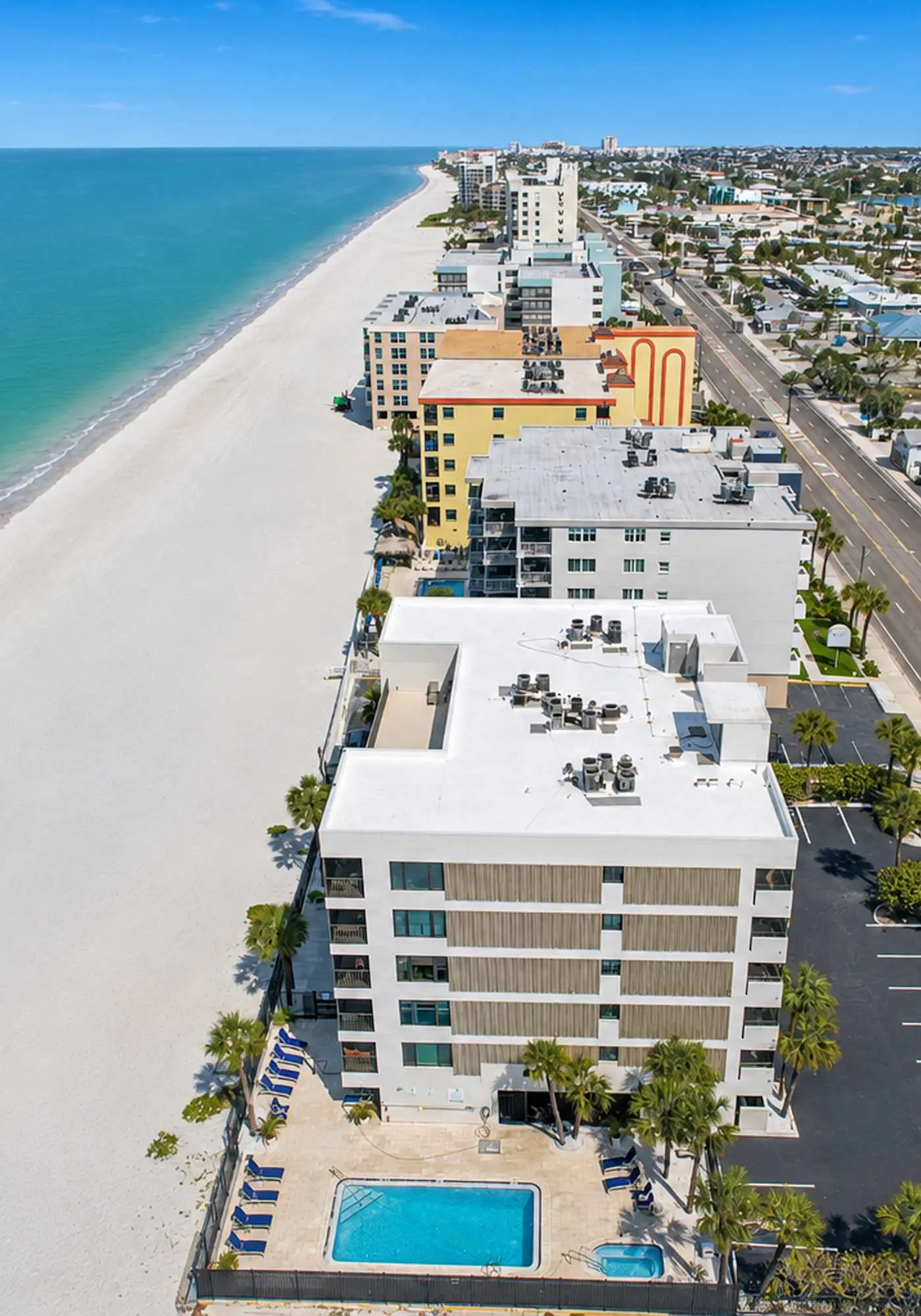 Extraordinary Gulf front condo w screened in balcony WD AC heated pool pool spa