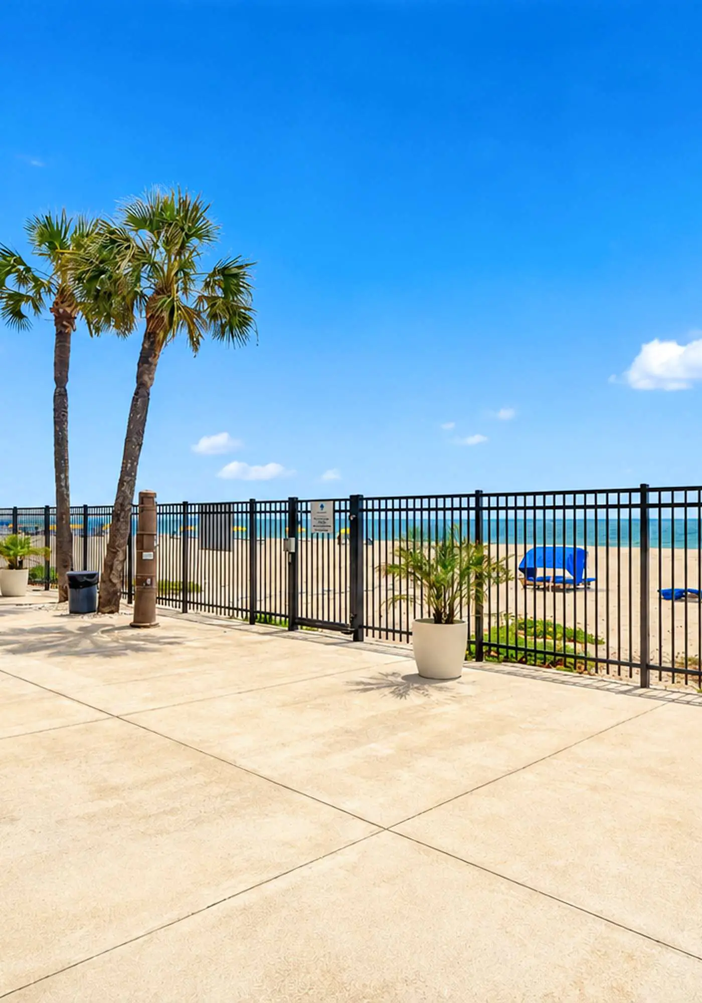 Extraordinary Gulf front condo w screened in balcony WD AC heated pool pool spa