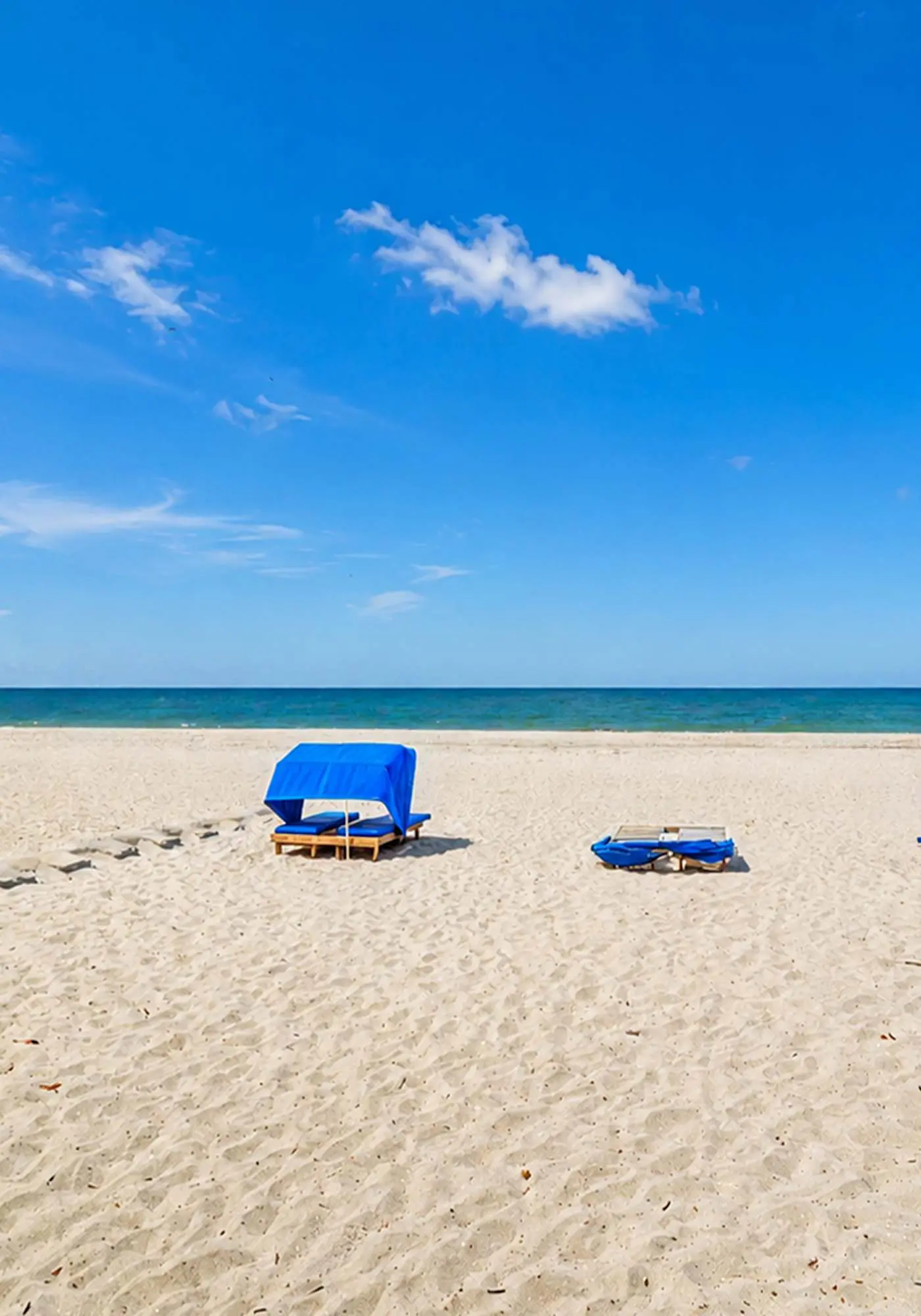 Extraordinary Gulf front condo w screened in balcony WD AC heated pool pool spa