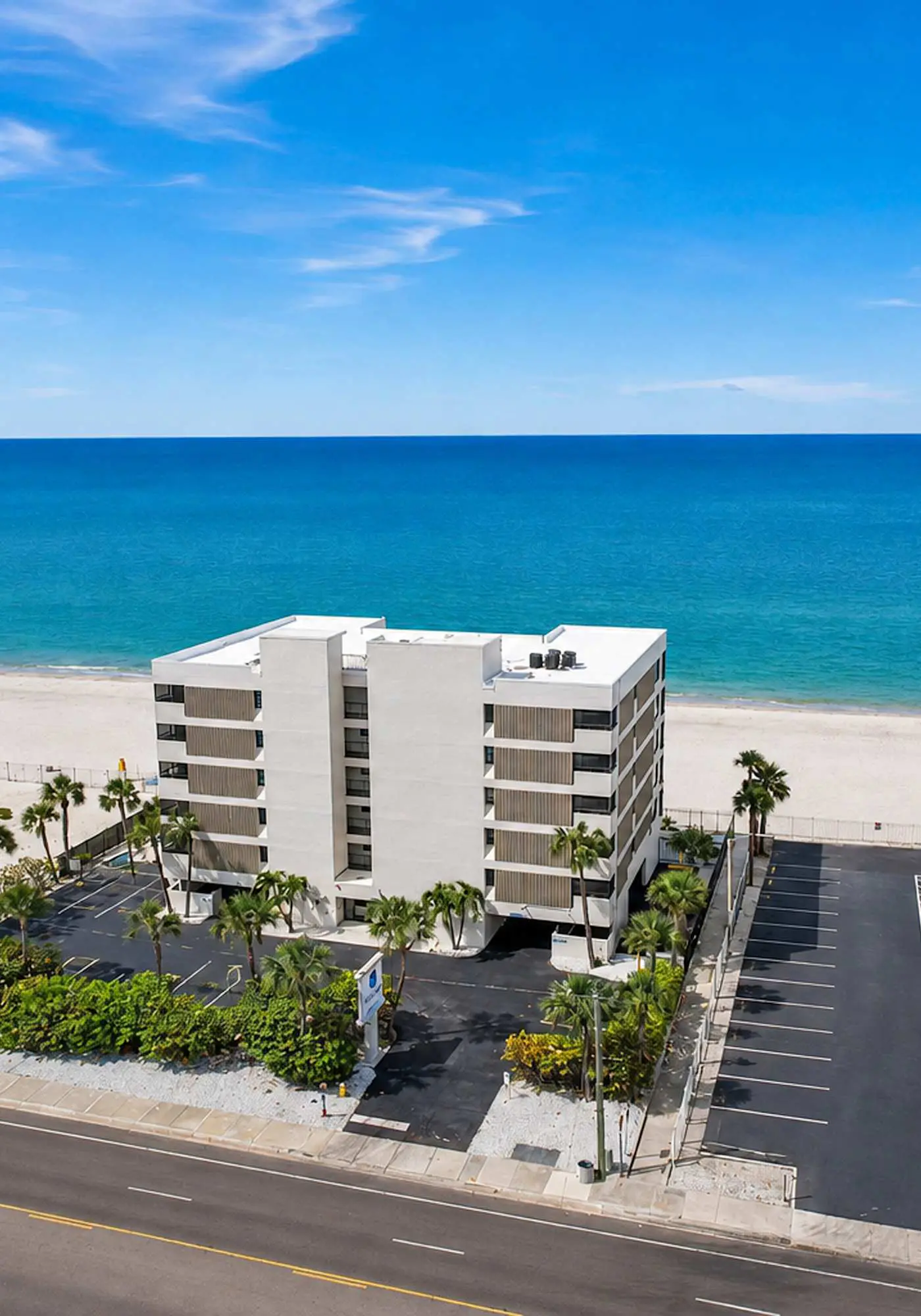 Extraordinary Gulf front condo w screened in balcony WD AC heated pool pool spa