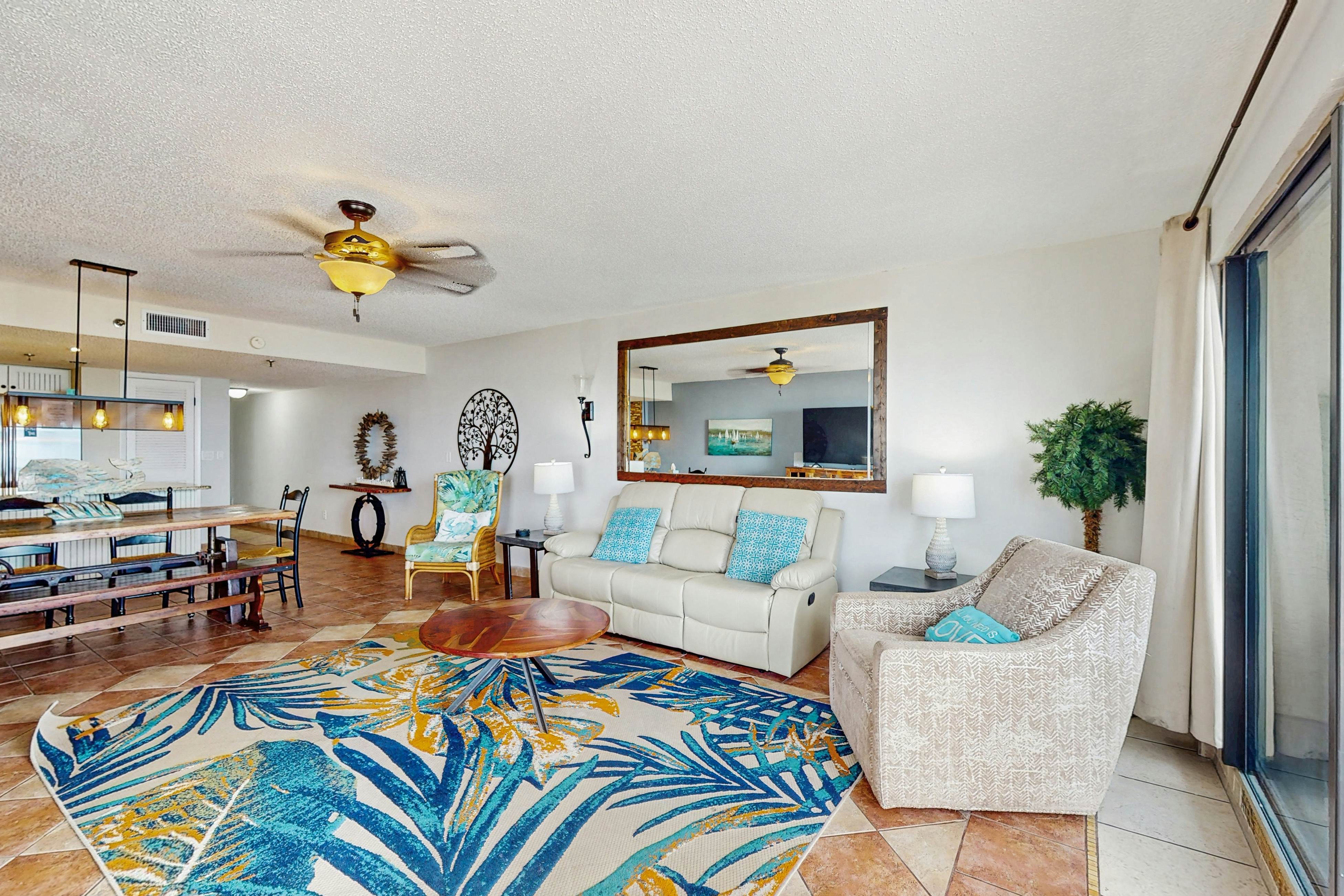 Corner condo with endless Gulf views, full kitchen & balcony - dogs welcome