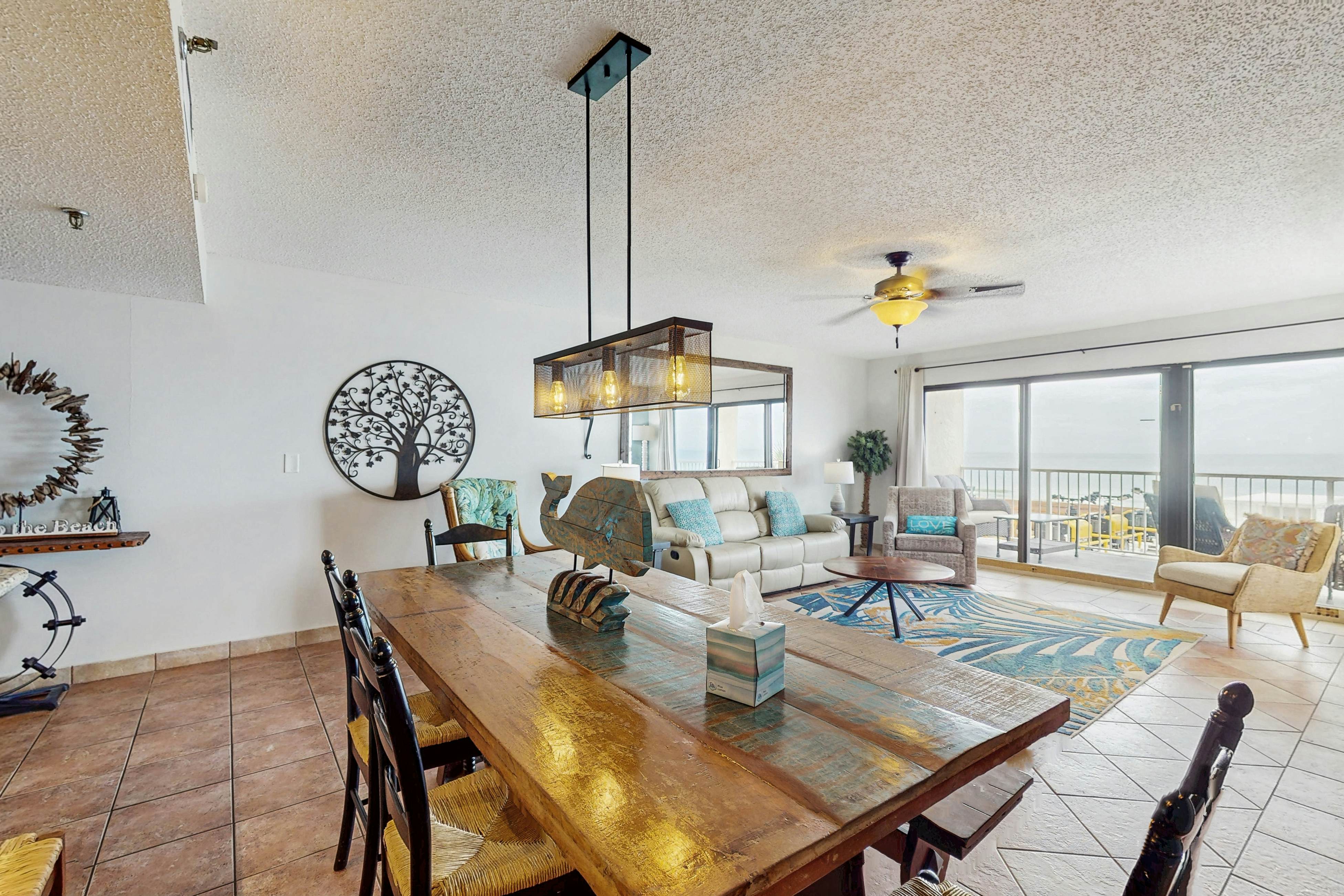Corner condo with endless Gulf views, full kitchen & balcony - dogs welcome