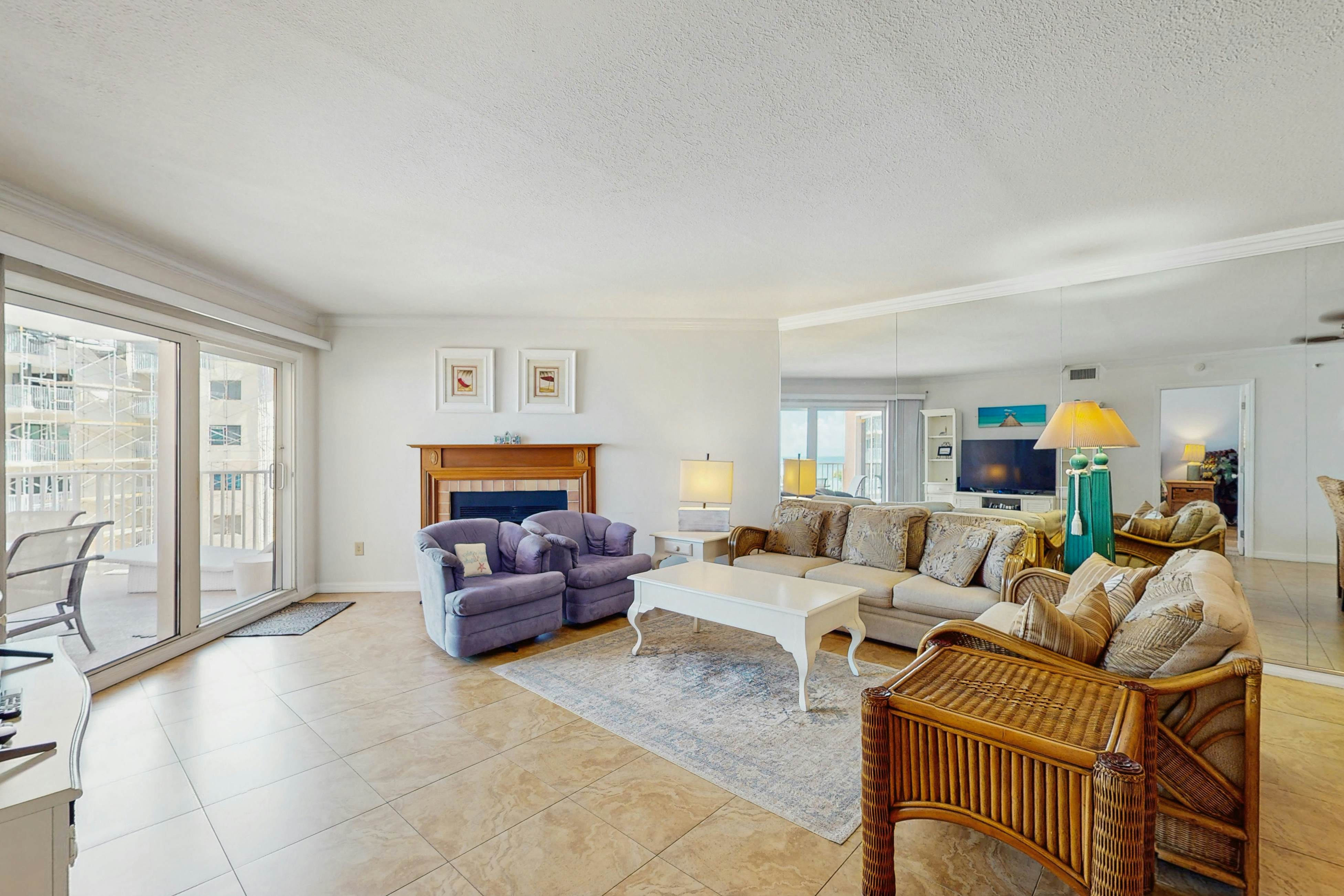 Beachfront condo with balcony, pool, hot tub, grill, & AC