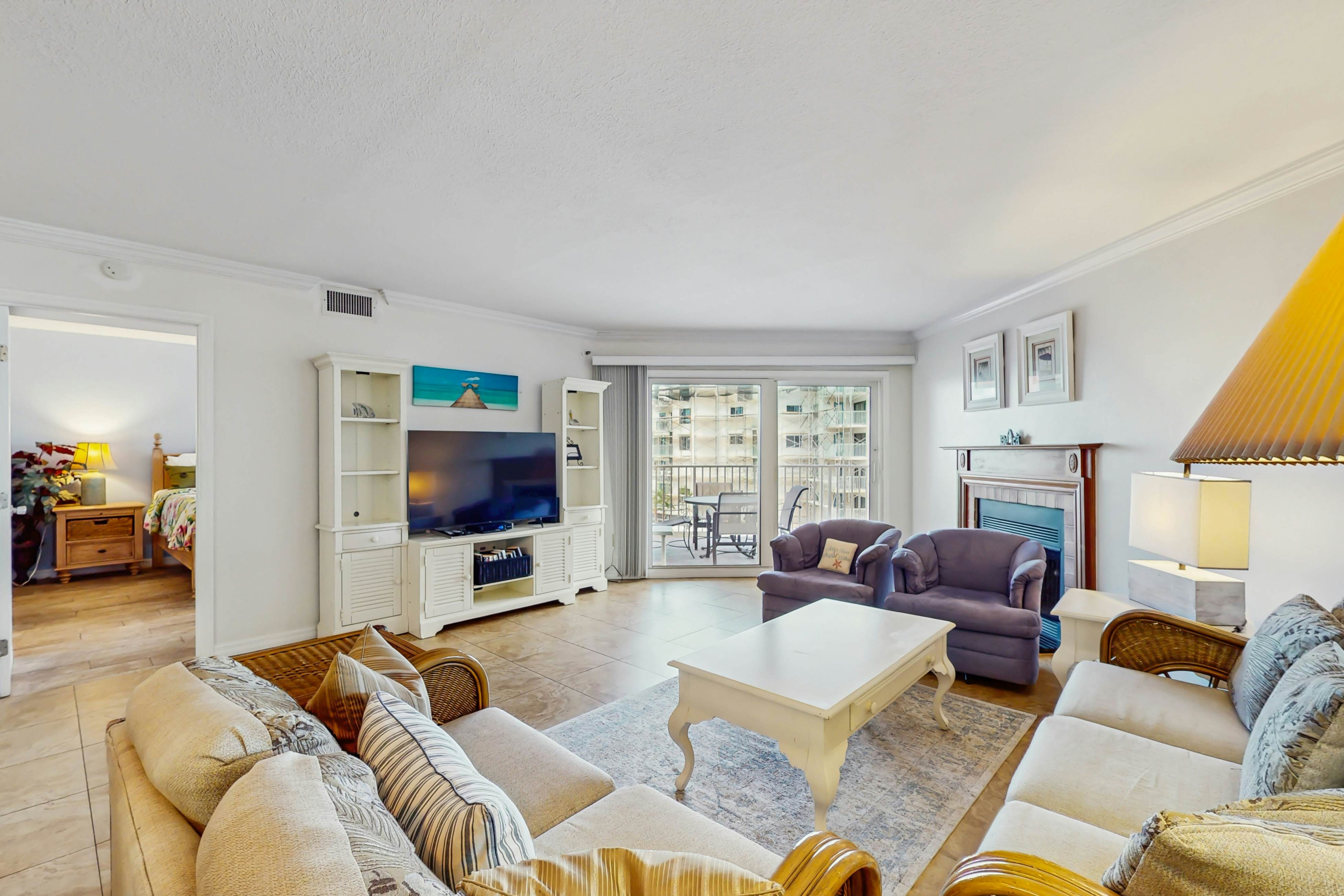 Beachfront condo with balcony, pool, hot tub, grill, & AC