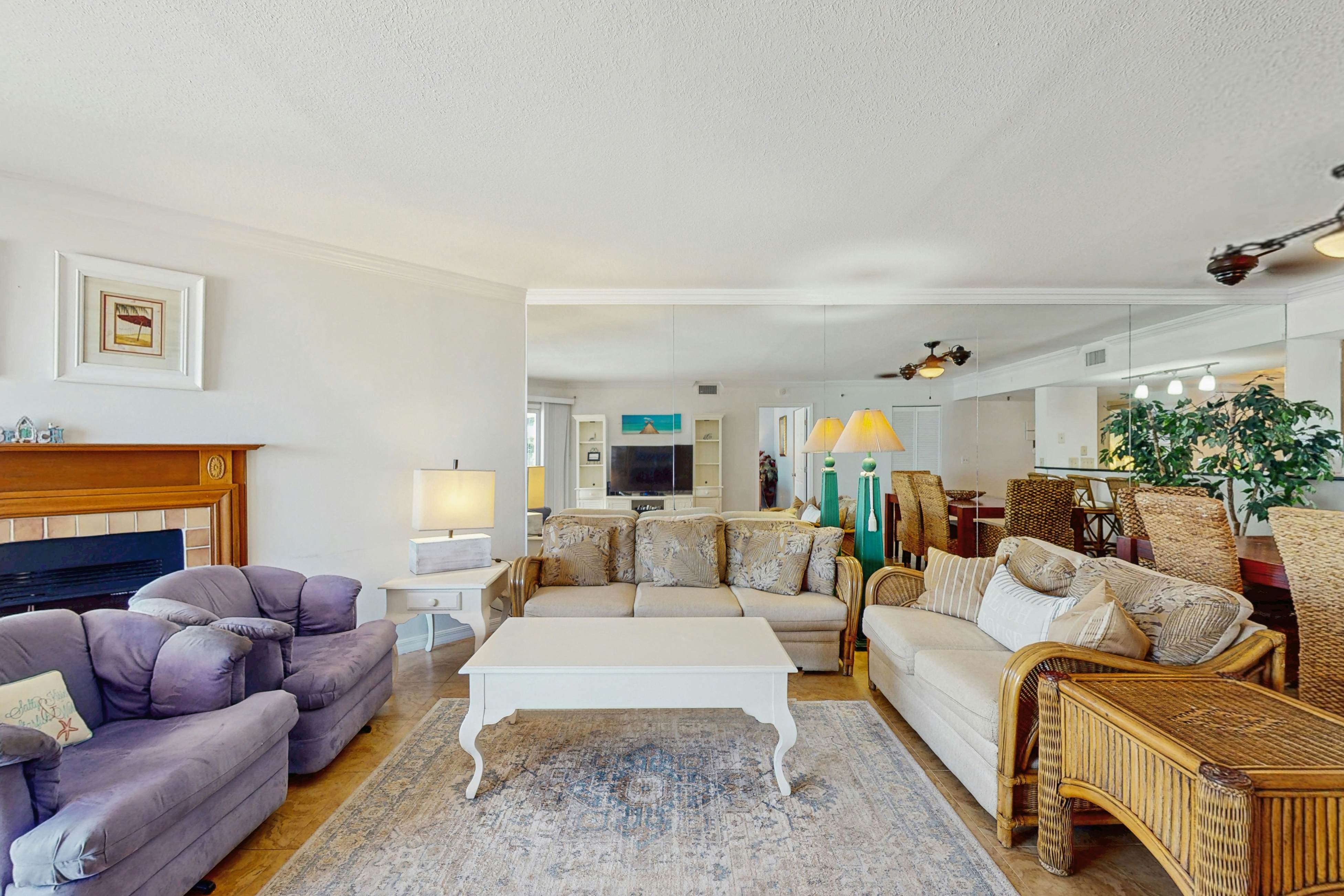 Beachfront condo with balcony, pool, hot tub, grill, & AC