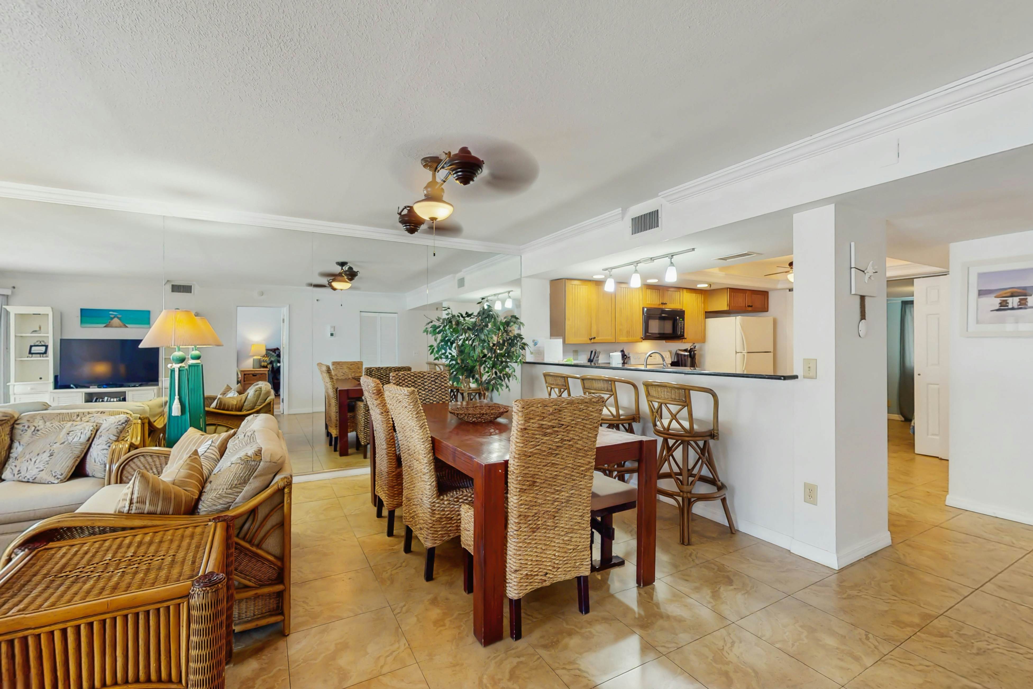 Beachfront condo with balcony, pool, hot tub, grill, & AC