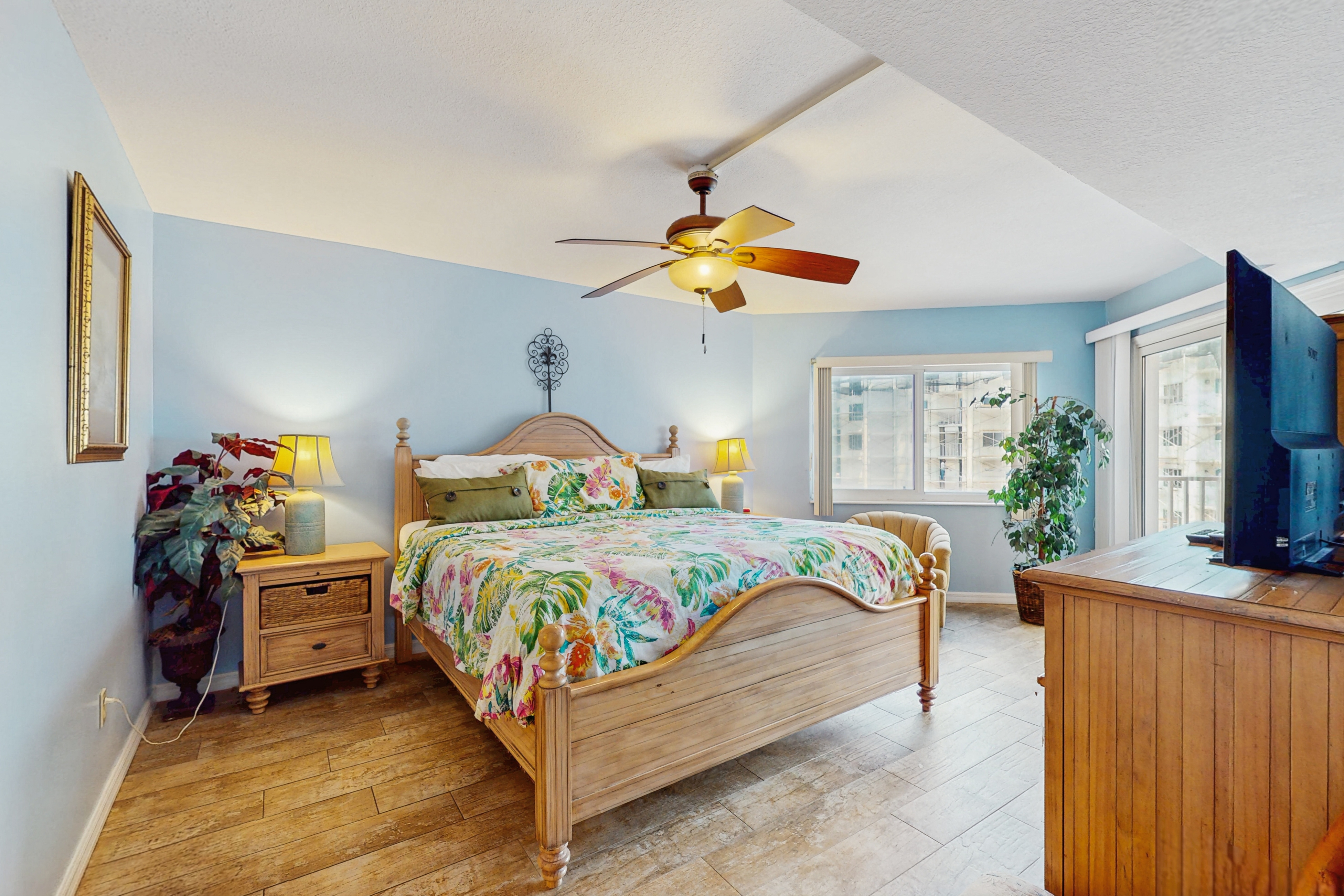 Beachfront condo with balcony pool hot tub grill and AC