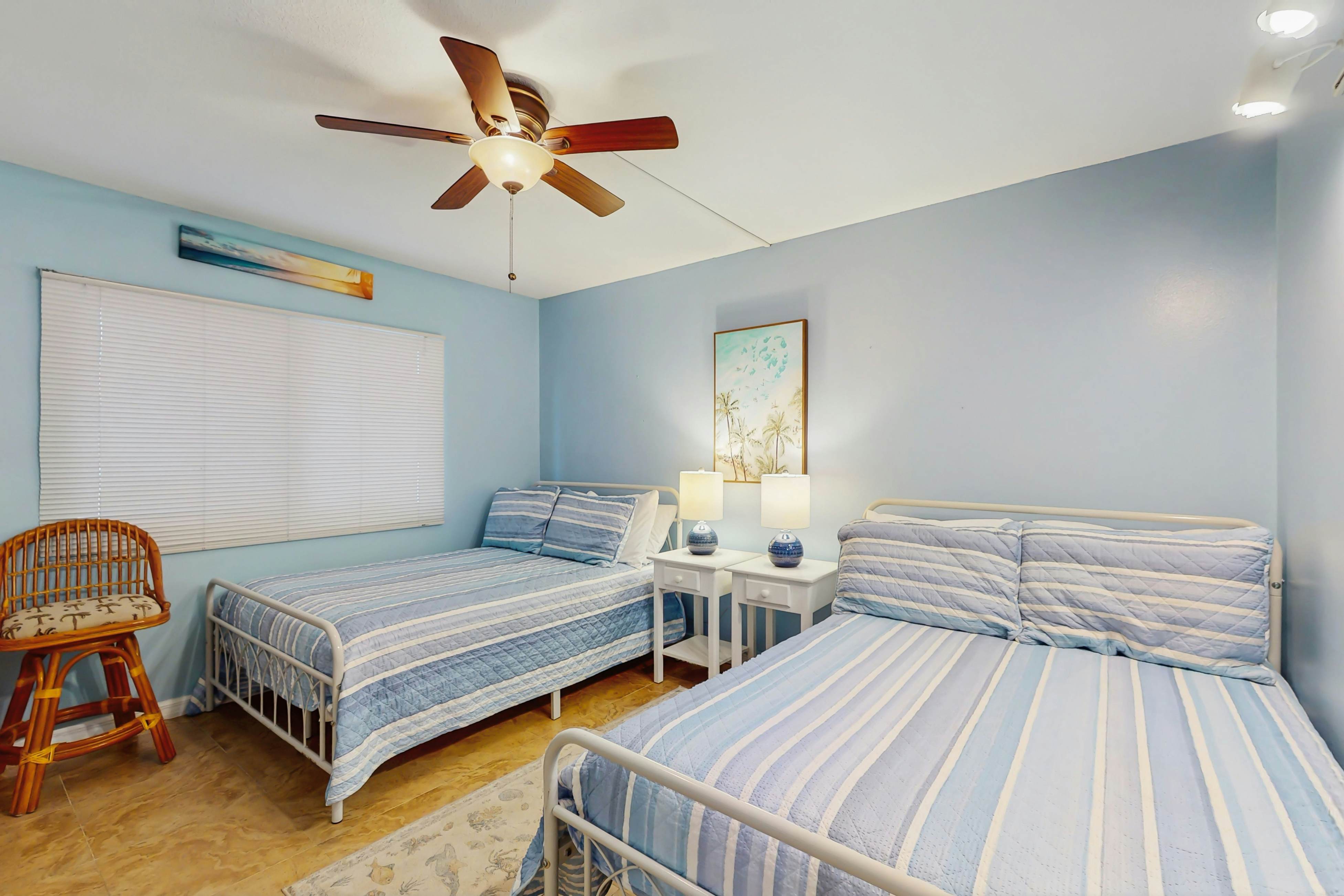 Beachfront condo with balcony, pool, hot tub, grill, & AC