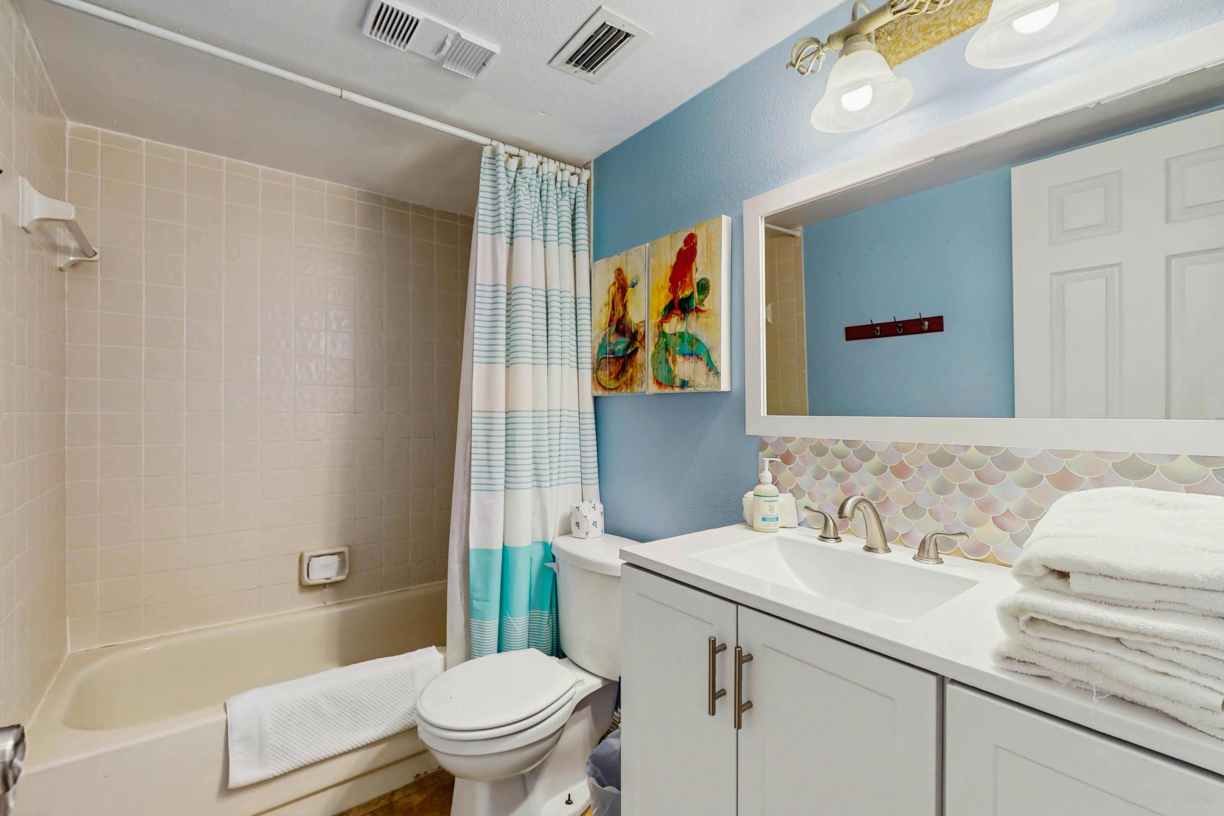 Beachfront condo with balcony, pool, hot tub, grill, & AC