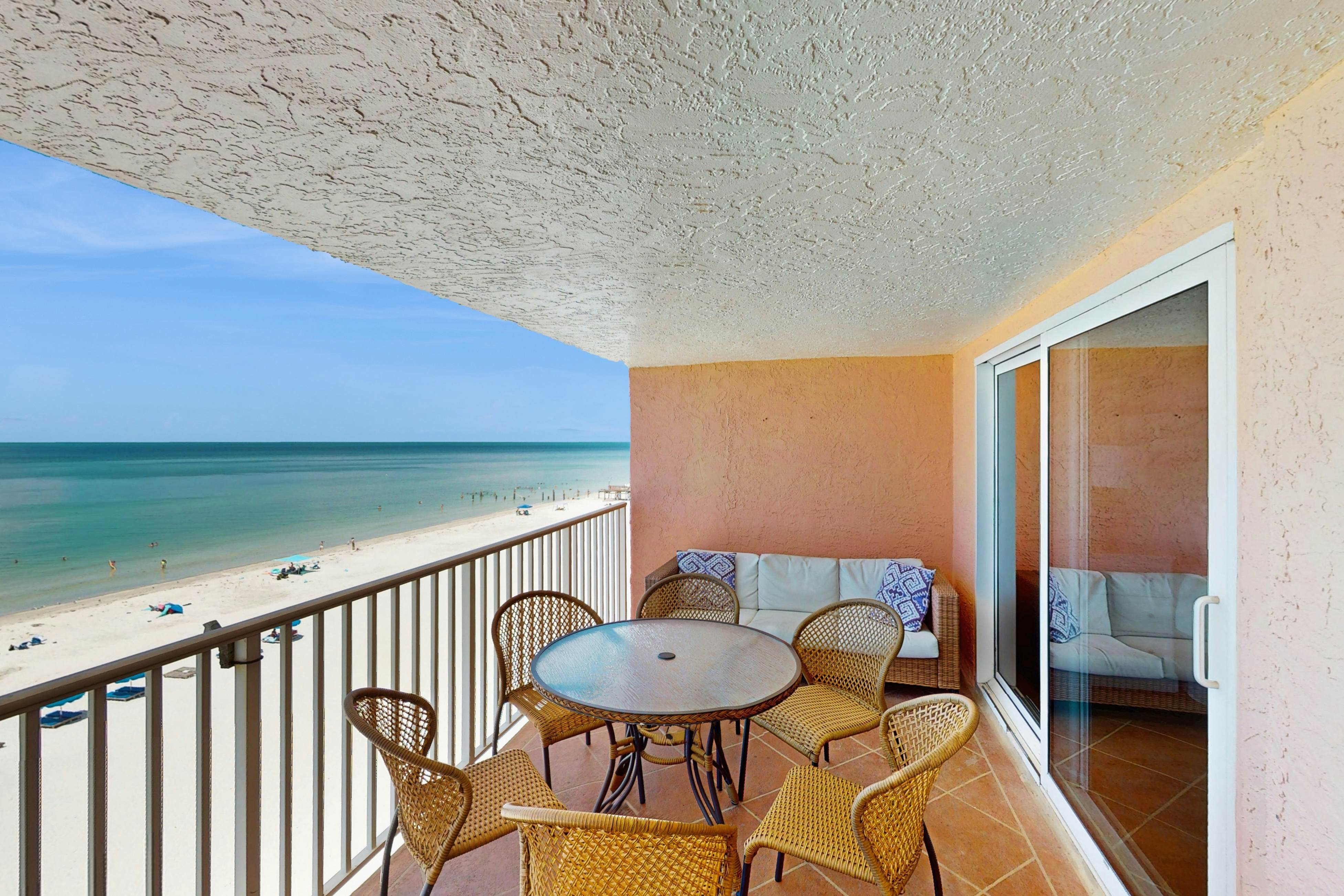 Dreamy condo with panoramic Gulf vIews & beachfront heated pool & spa