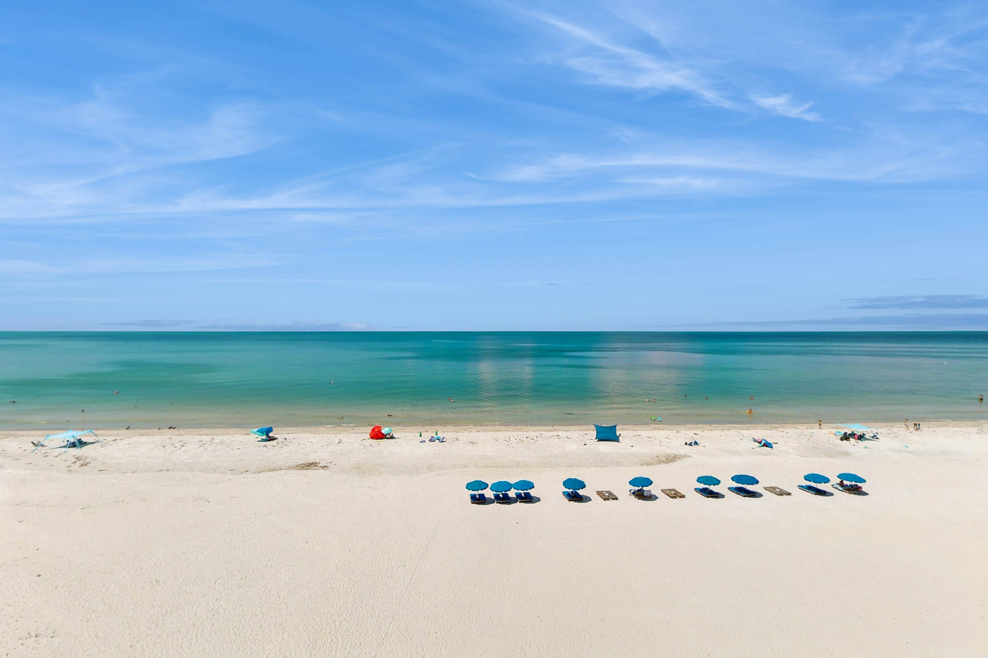 Dreamy condo with panoramic Gulf vIews & beachfront heated pool & spa