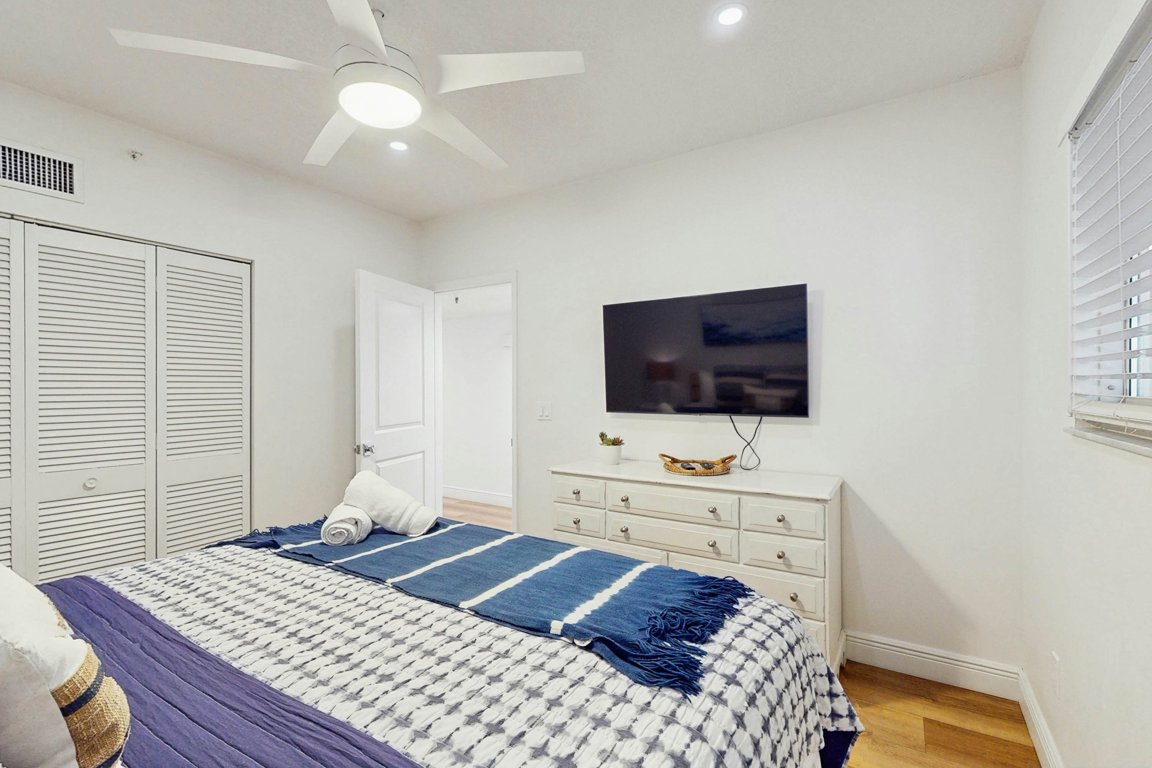 Dreamy condo with panoramic Gulf vIews & beachfront heated pool & spa