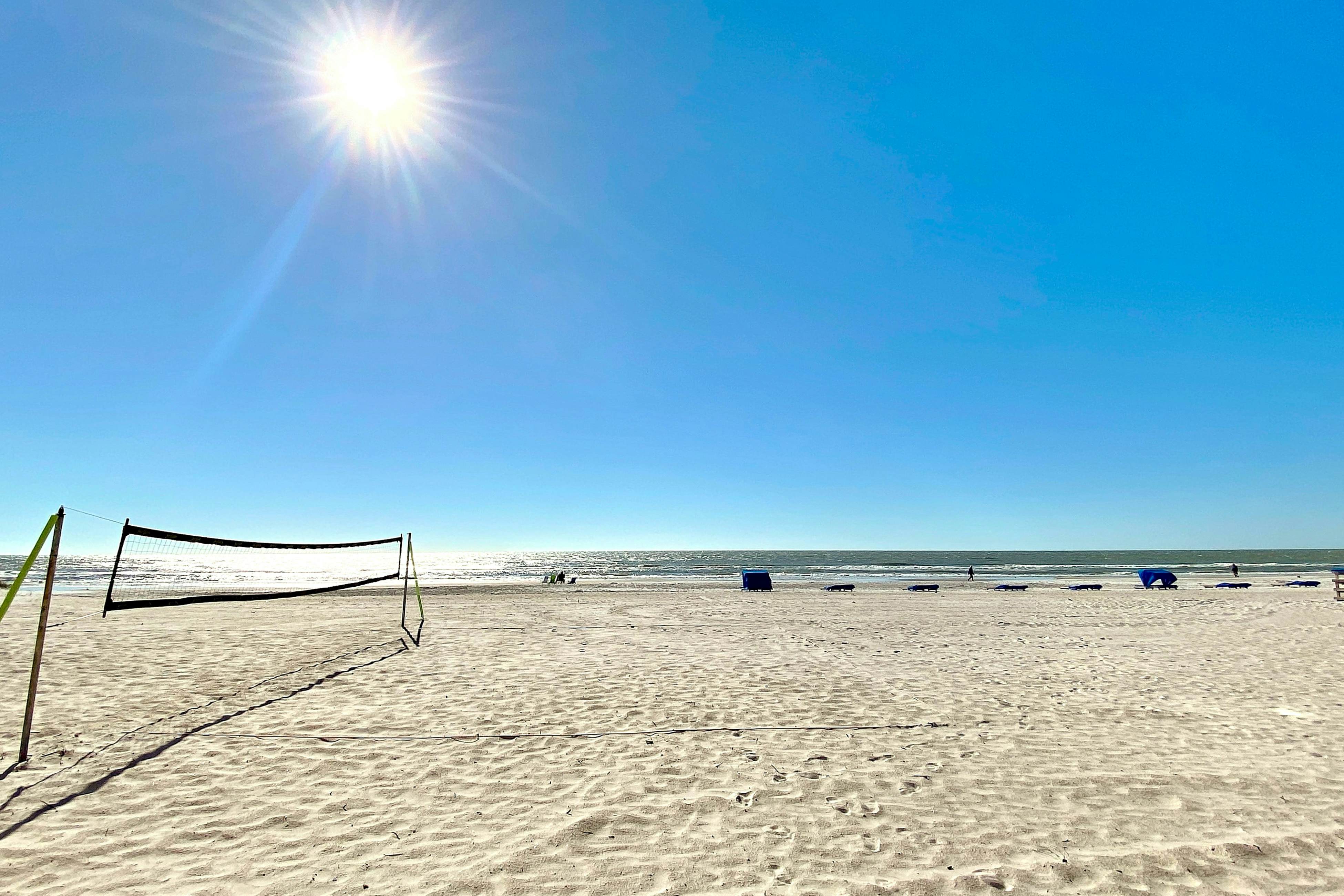 Dreamy condo with panoramic Gulf vIews & beachfront heated pool & spa