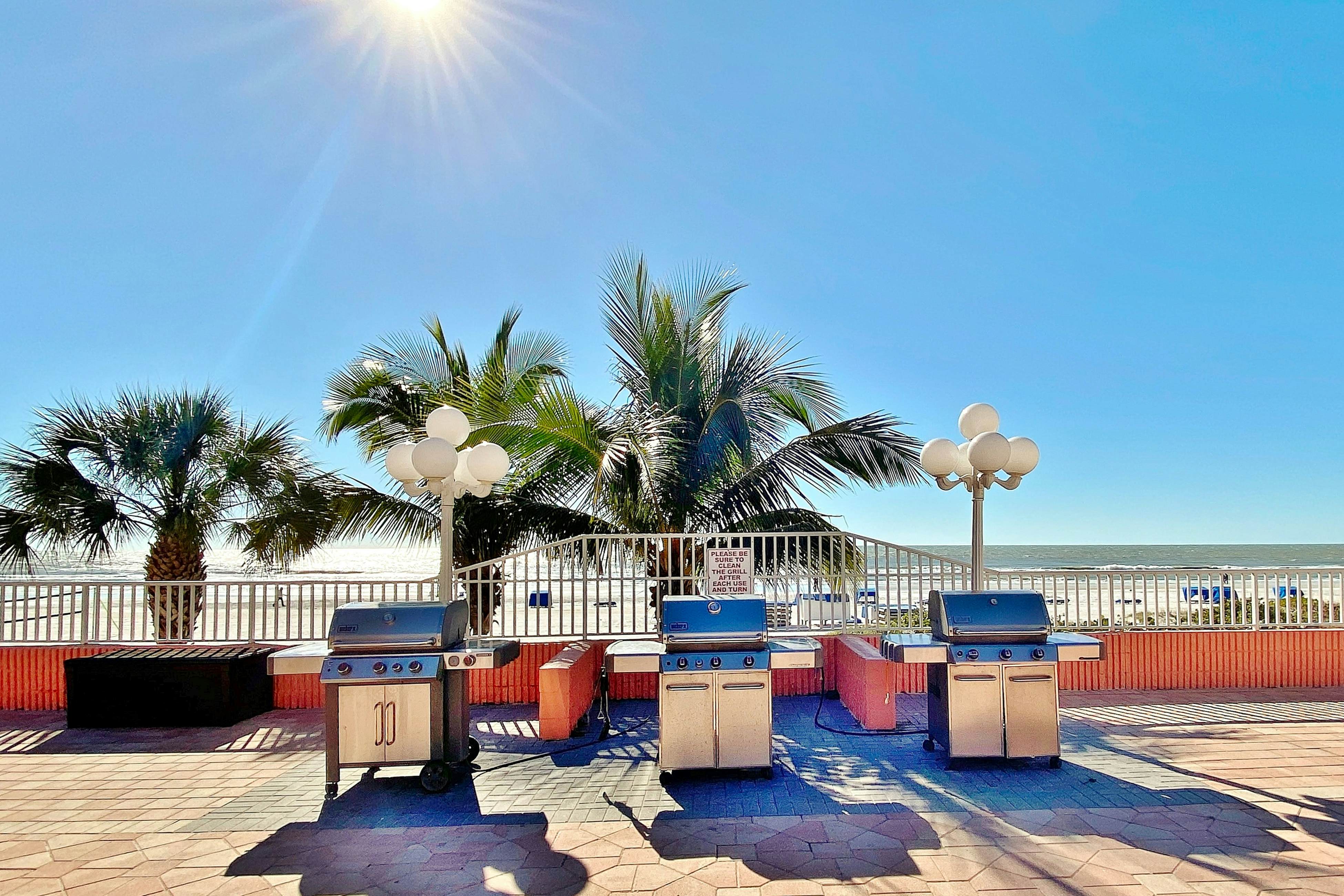 Dreamy condo with panoramic Gulf vIews & beachfront heated pool & spa