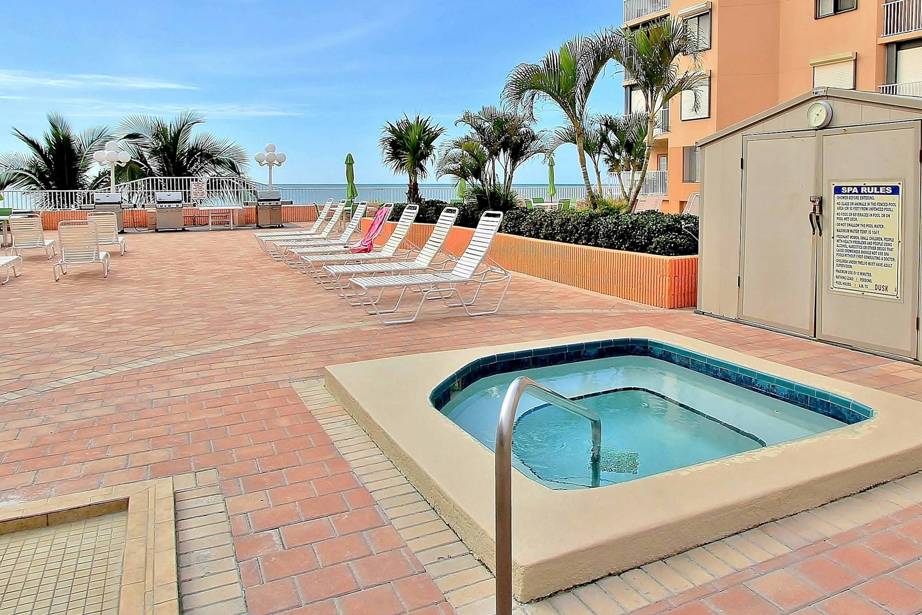 Dreamy condo with panoramic Gulf vIews & beachfront heated pool & spa