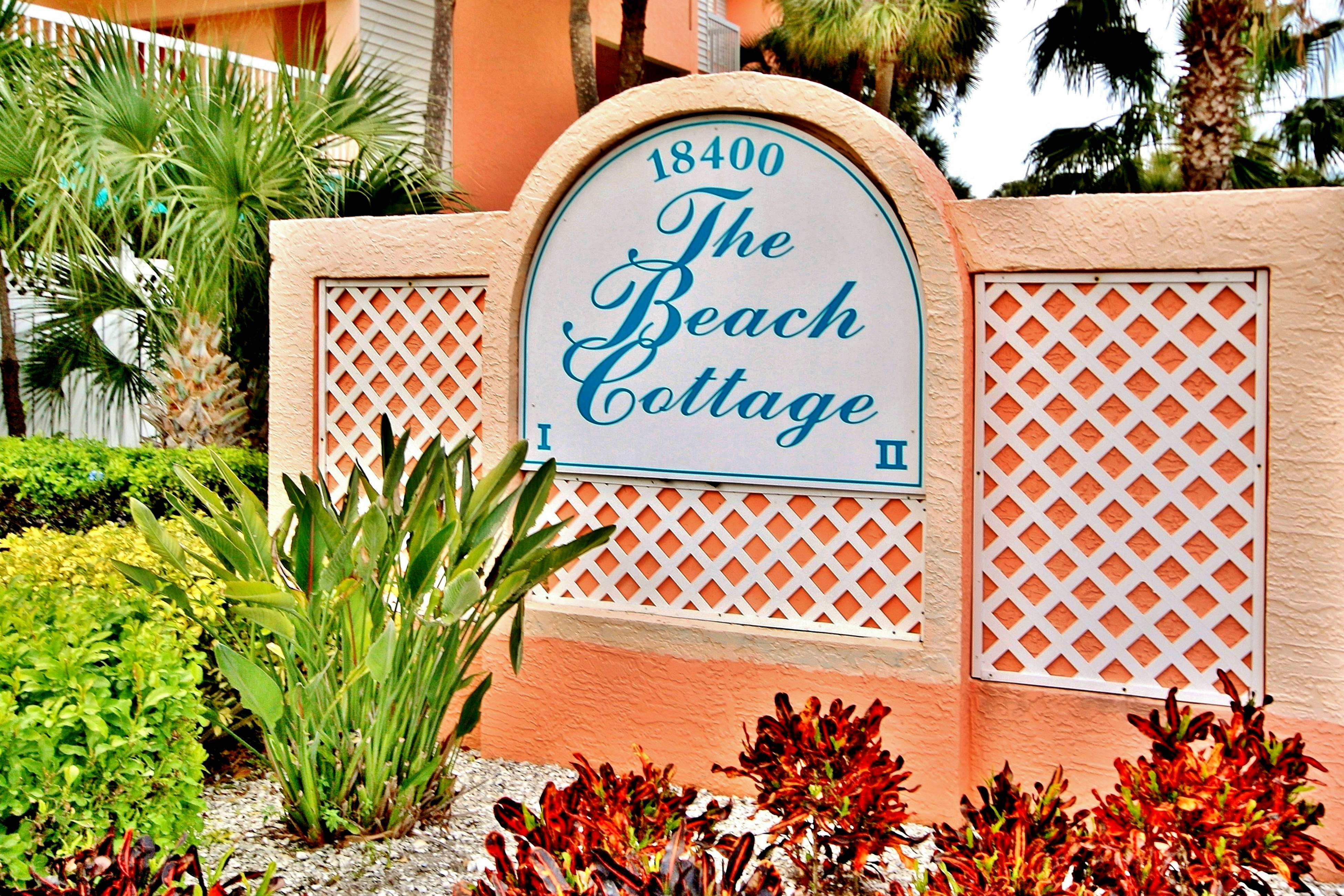 Dreamy condo with panoramic Gulf vIews & beachfront heated pool & spa