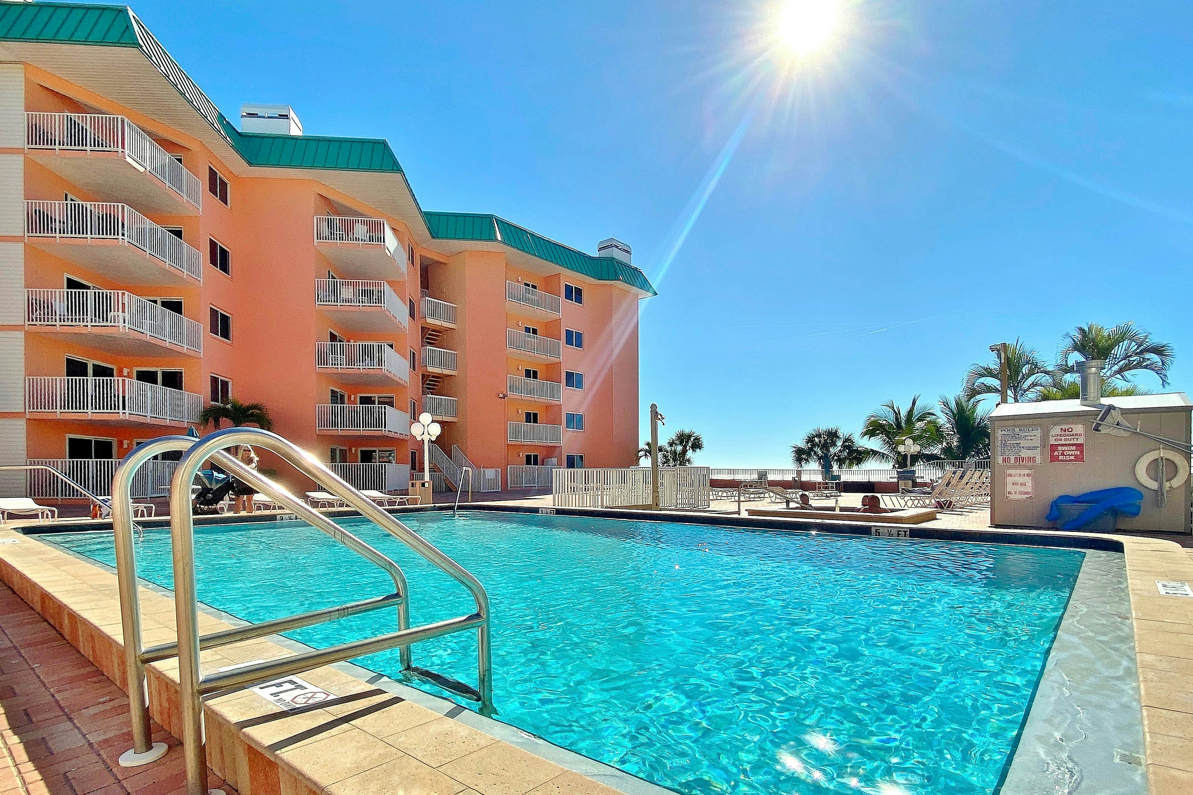 Dreamy condo with panoramic Gulf vIews & beachfront heated pool & spa
