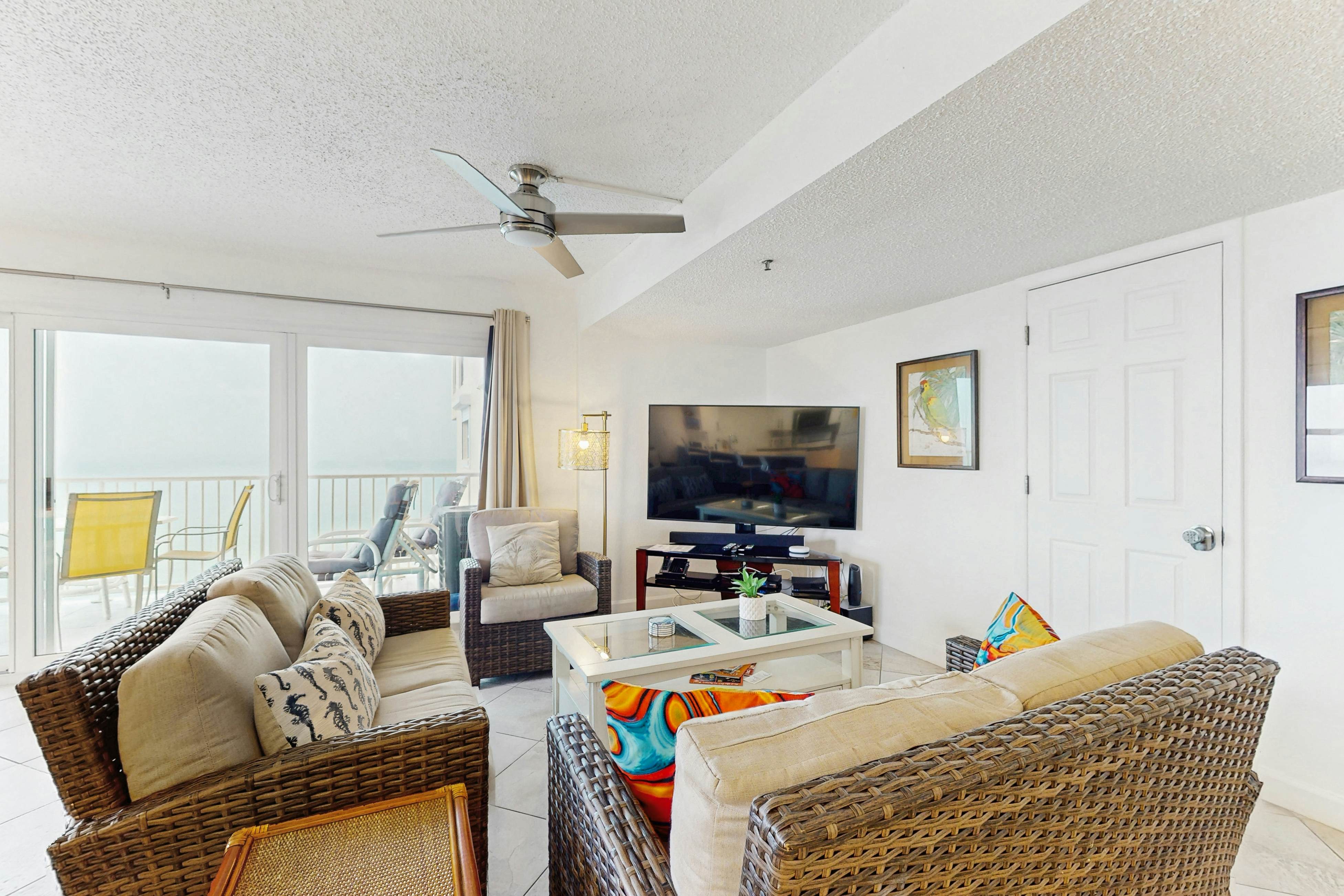Beachfront condo with Gulf view balcony and central AC snowbirds OK