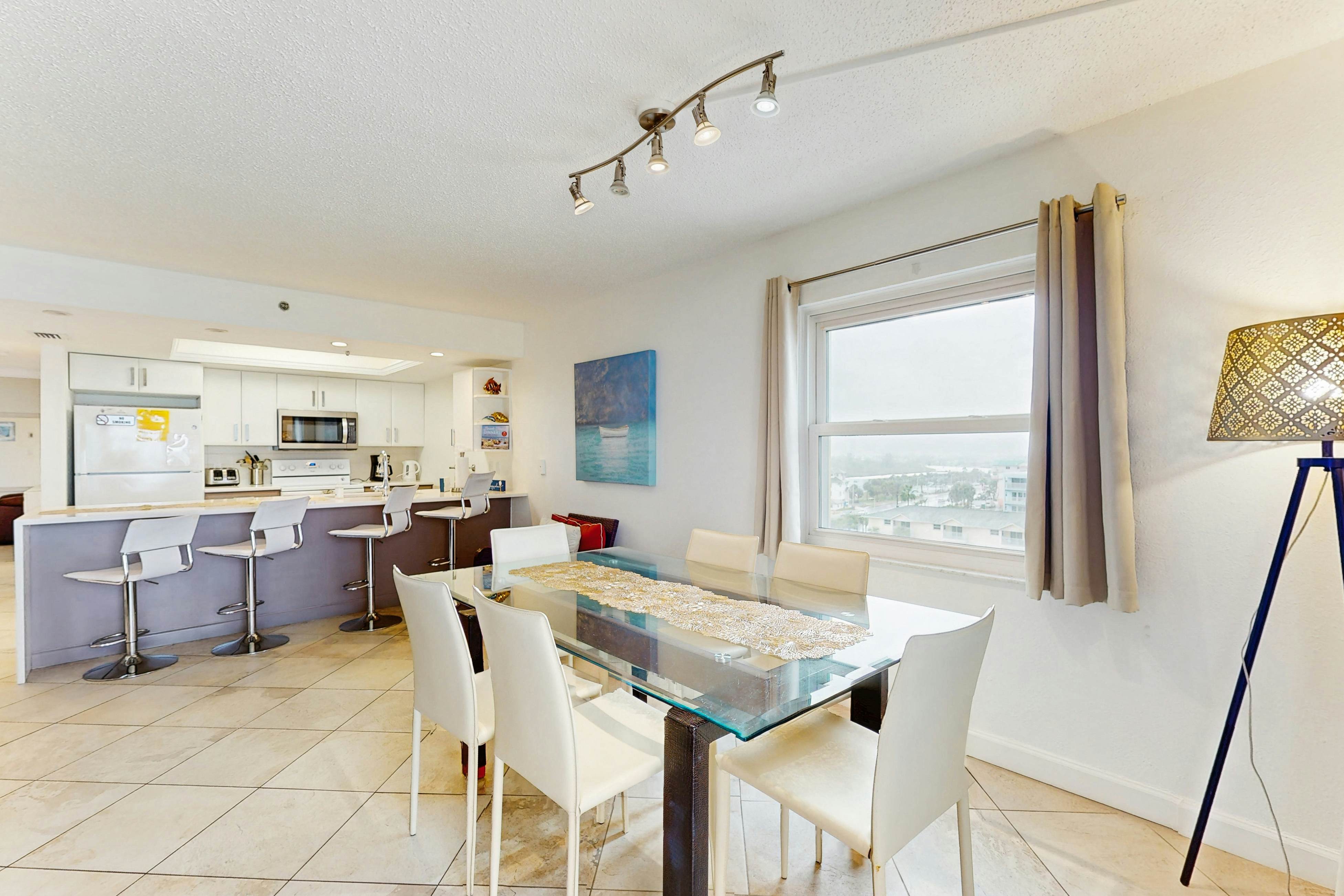 Beachfront condo with Gulf view balcony and central AC snowbirds OK