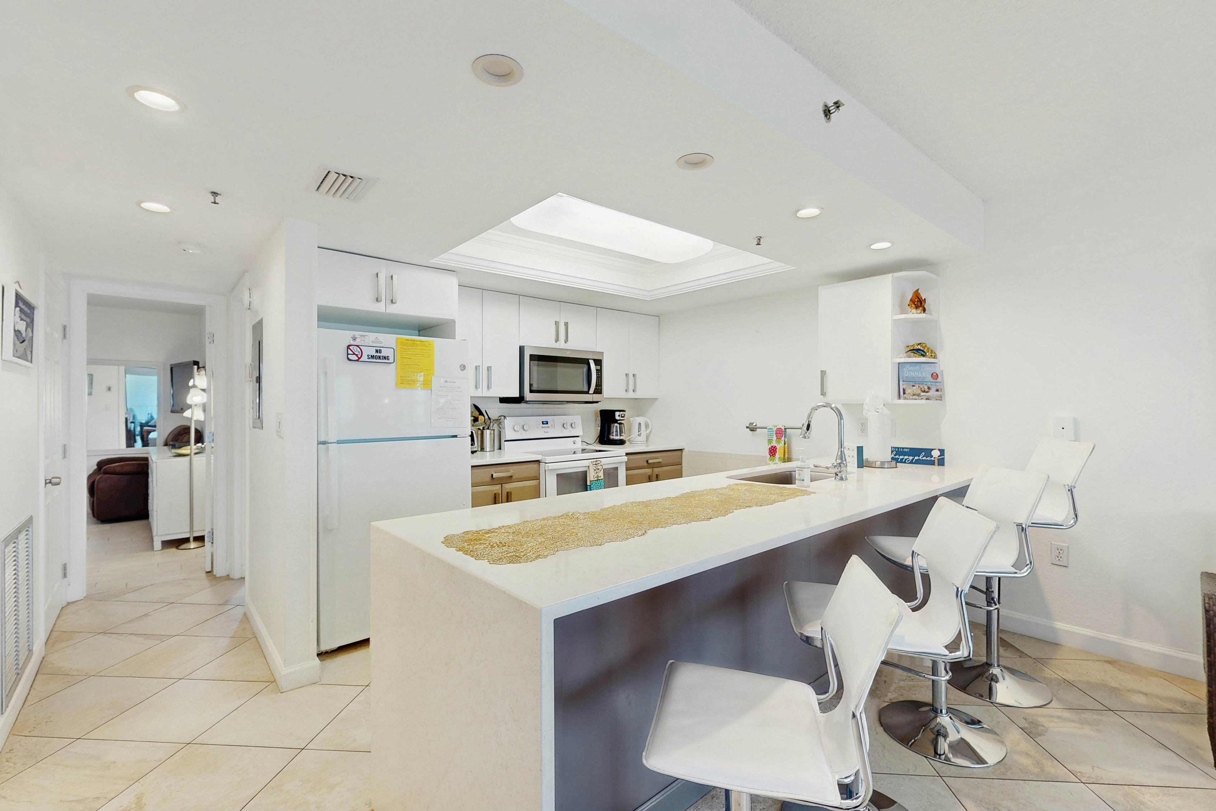 Beachfront condo with Gulf view balcony and central AC snowbirds OK