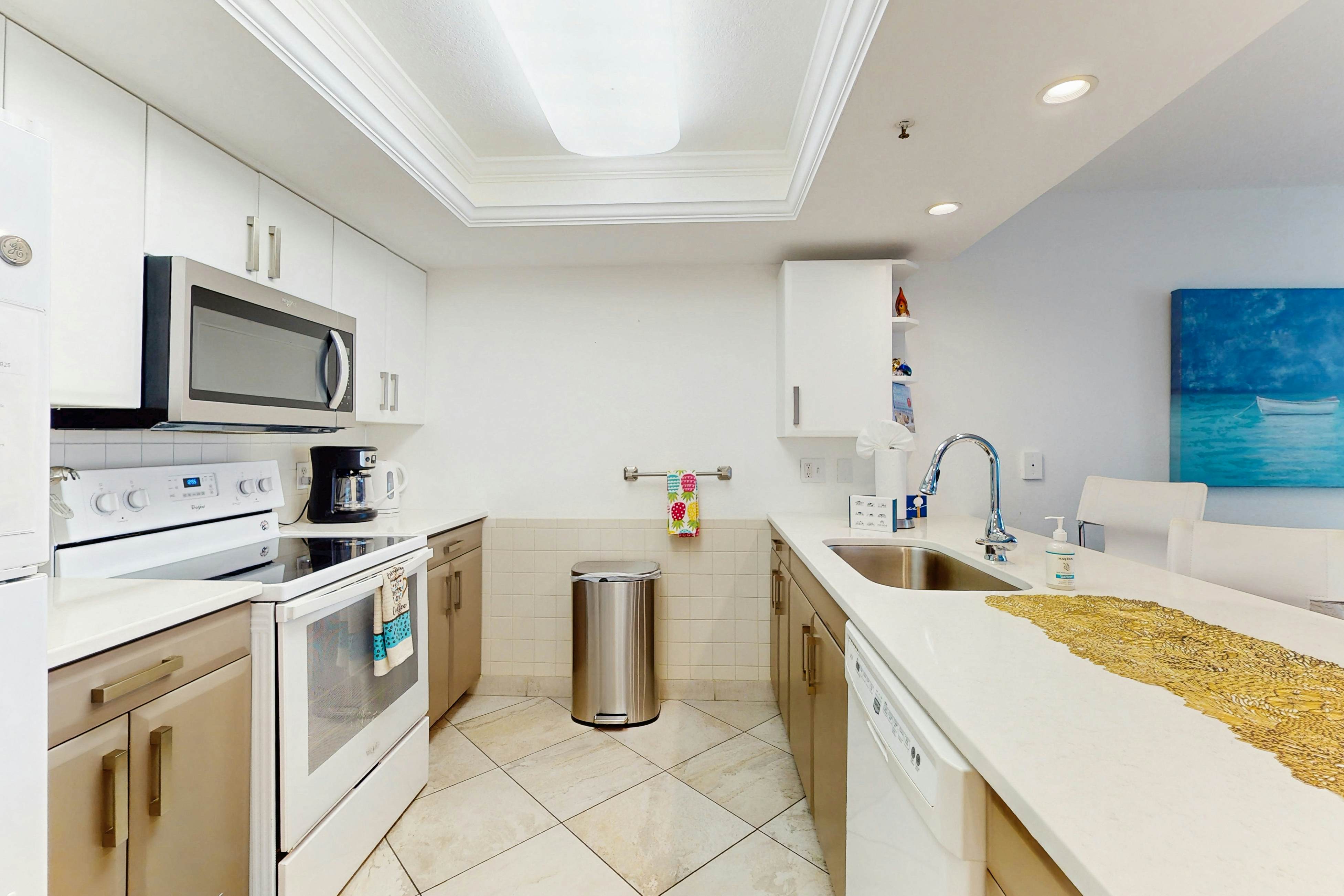 Beachfront condo with Gulf view balcony and central AC snowbirds OK