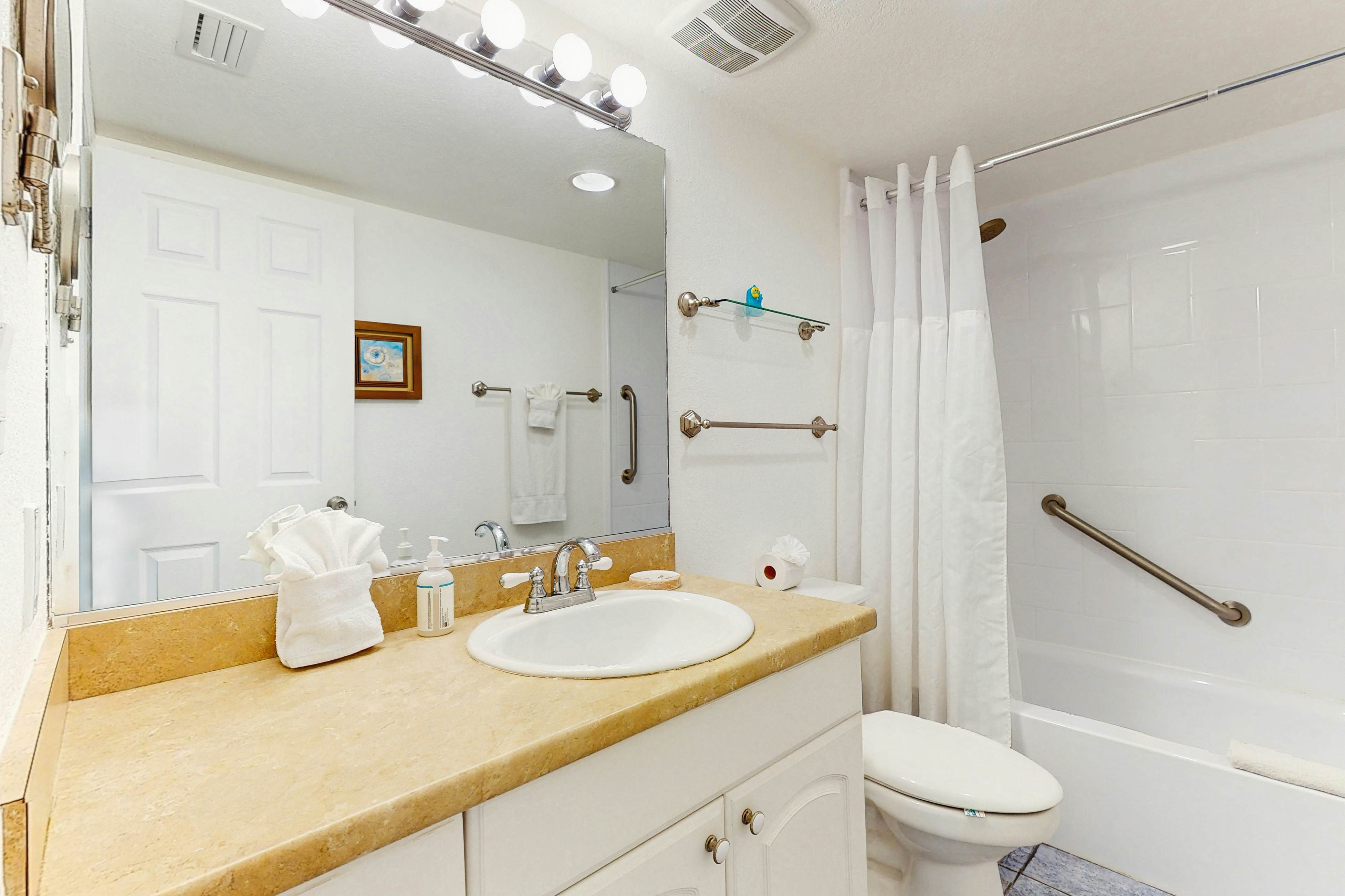 Beachfront condo with Gulf view balcony and central AC snowbirds OK