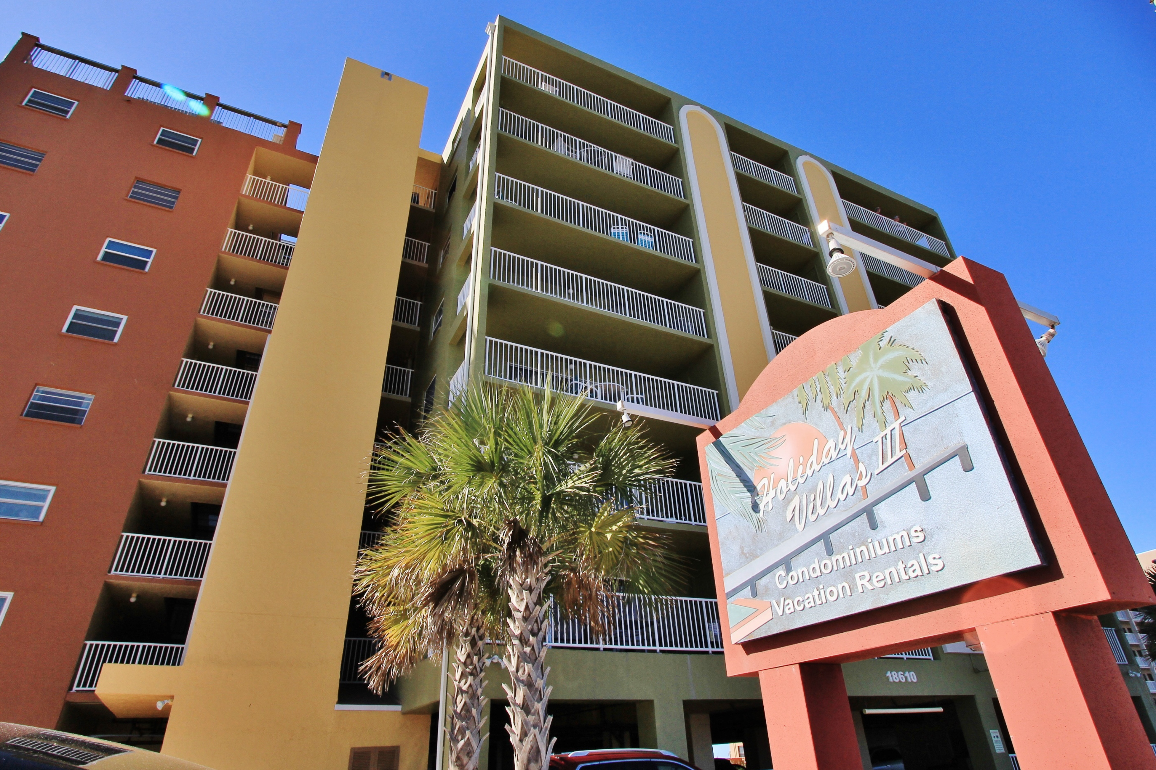 Beachfront condo with Gulf view balcony and central AC snowbirds OK