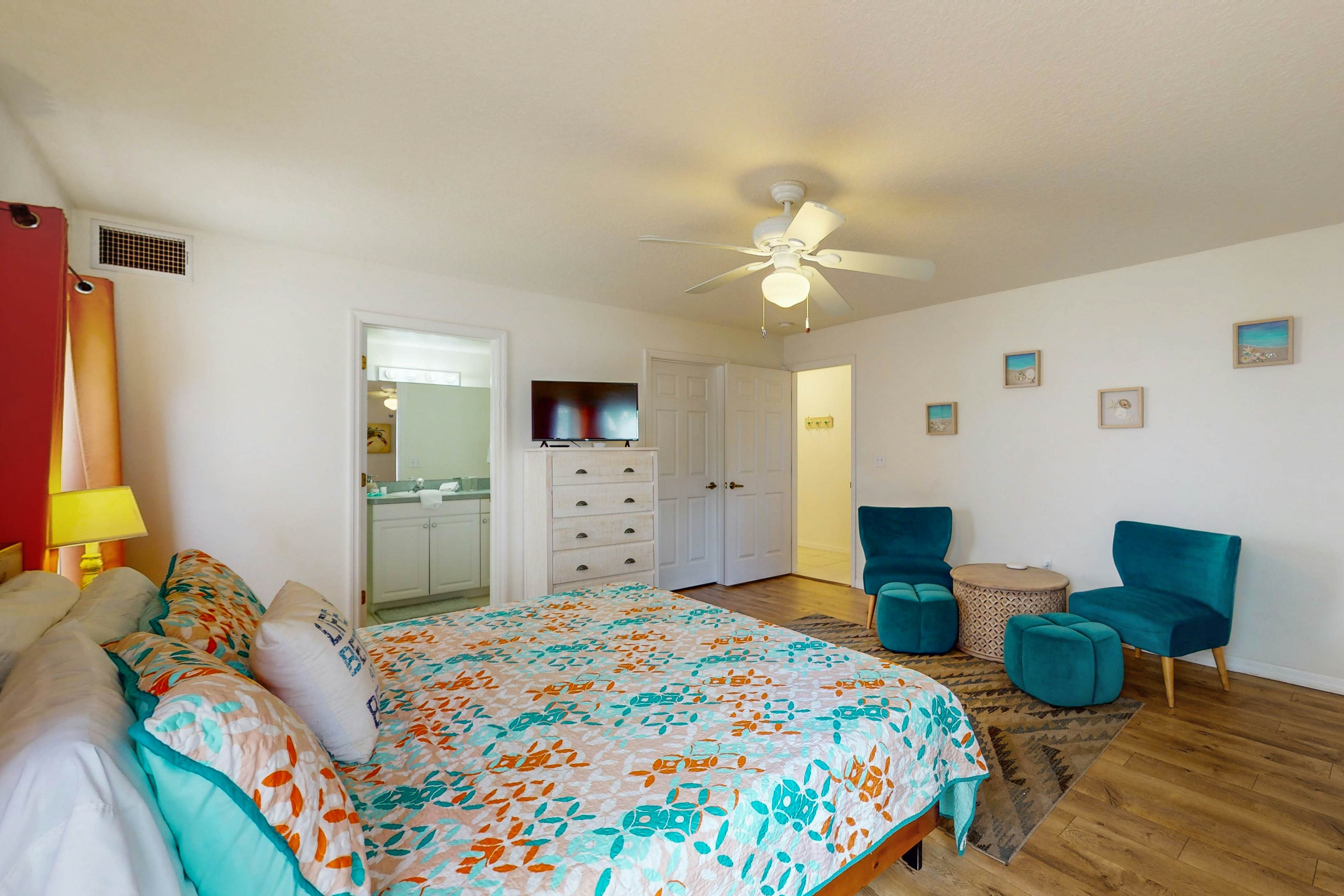 Snowbird friendly condo w Intracoastal and pool views heated pool dock and AC