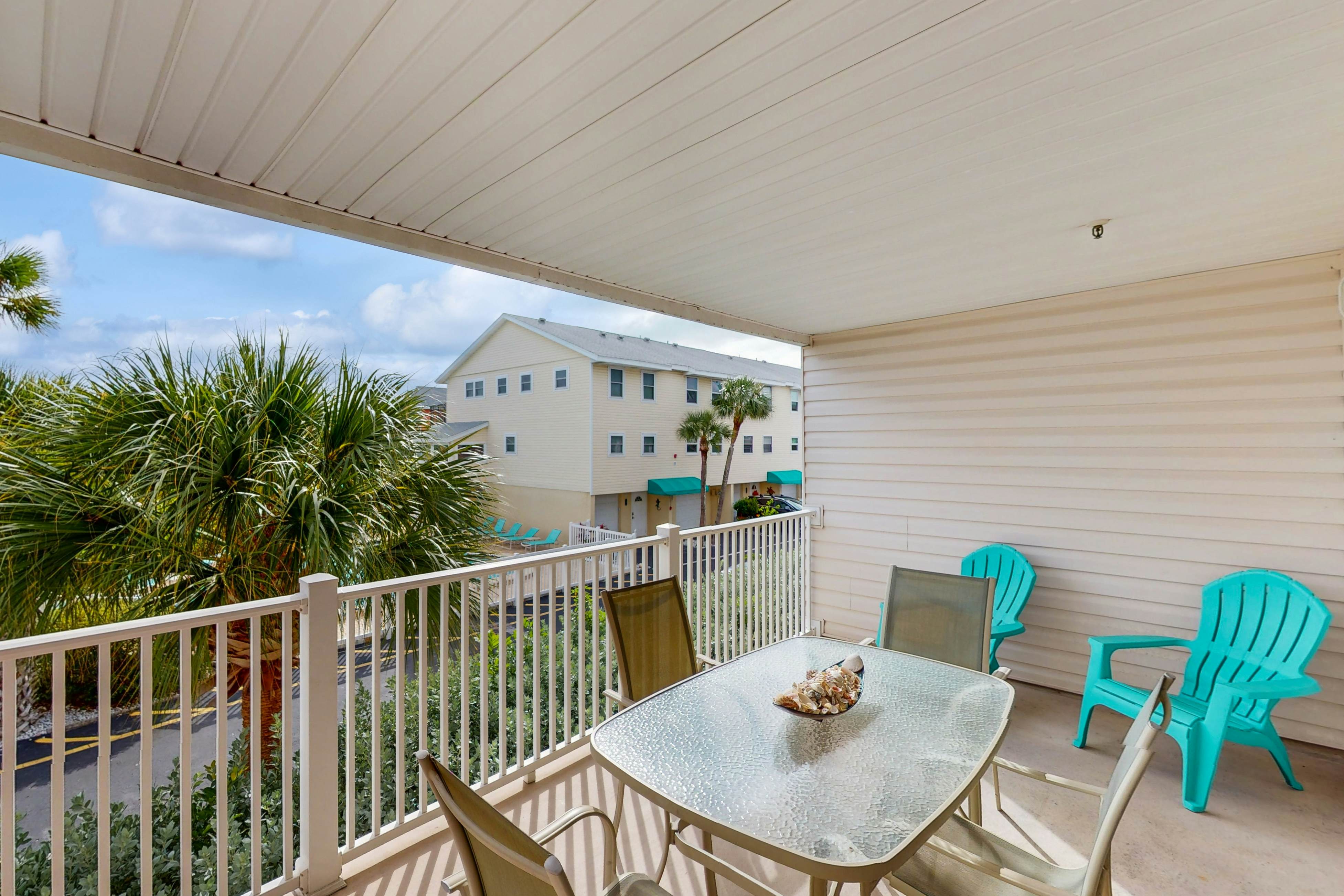 Snowbird friendly condo w Intracoastal and pool views heated pool dock and AC