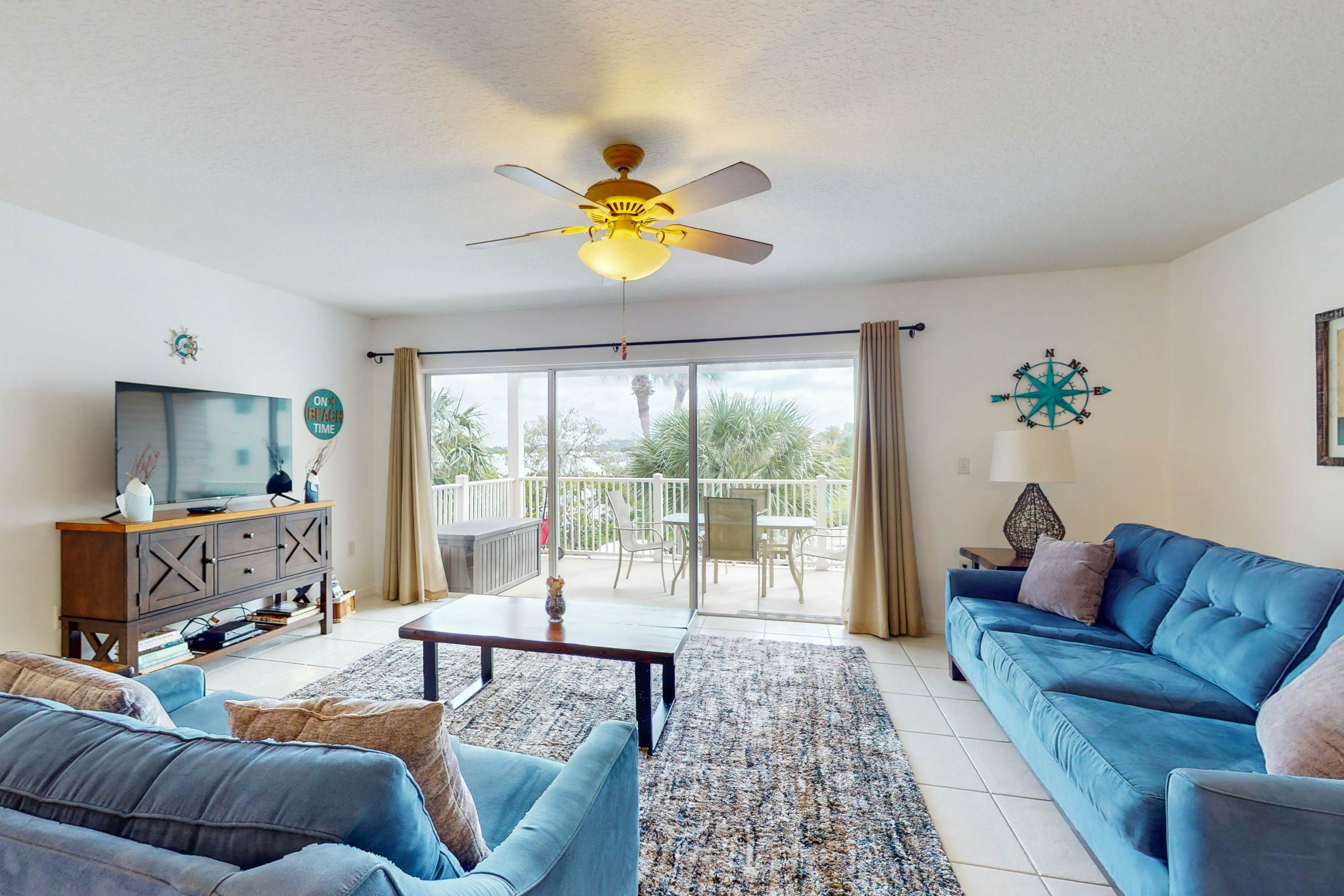 Snowbird friendly condo w Intracoastal and pool views heated pool dock and AC
