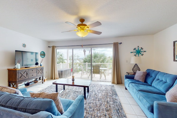 Snowbird friendly condo w Intracoastal and pool views heated pool dock and AC