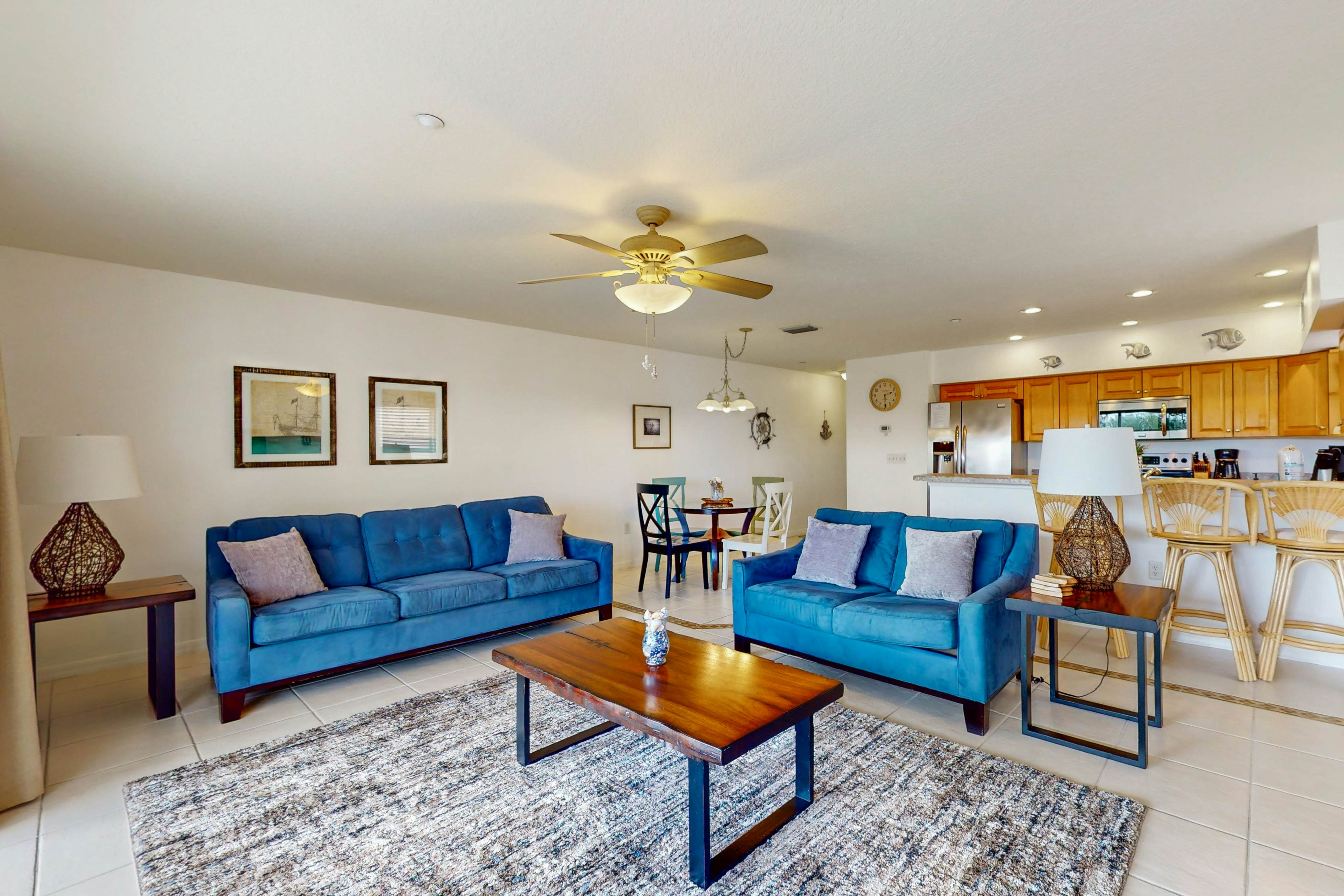 Snowbird-friendly condo w/Intracoastal & pool views, heated pool, dock, & AC