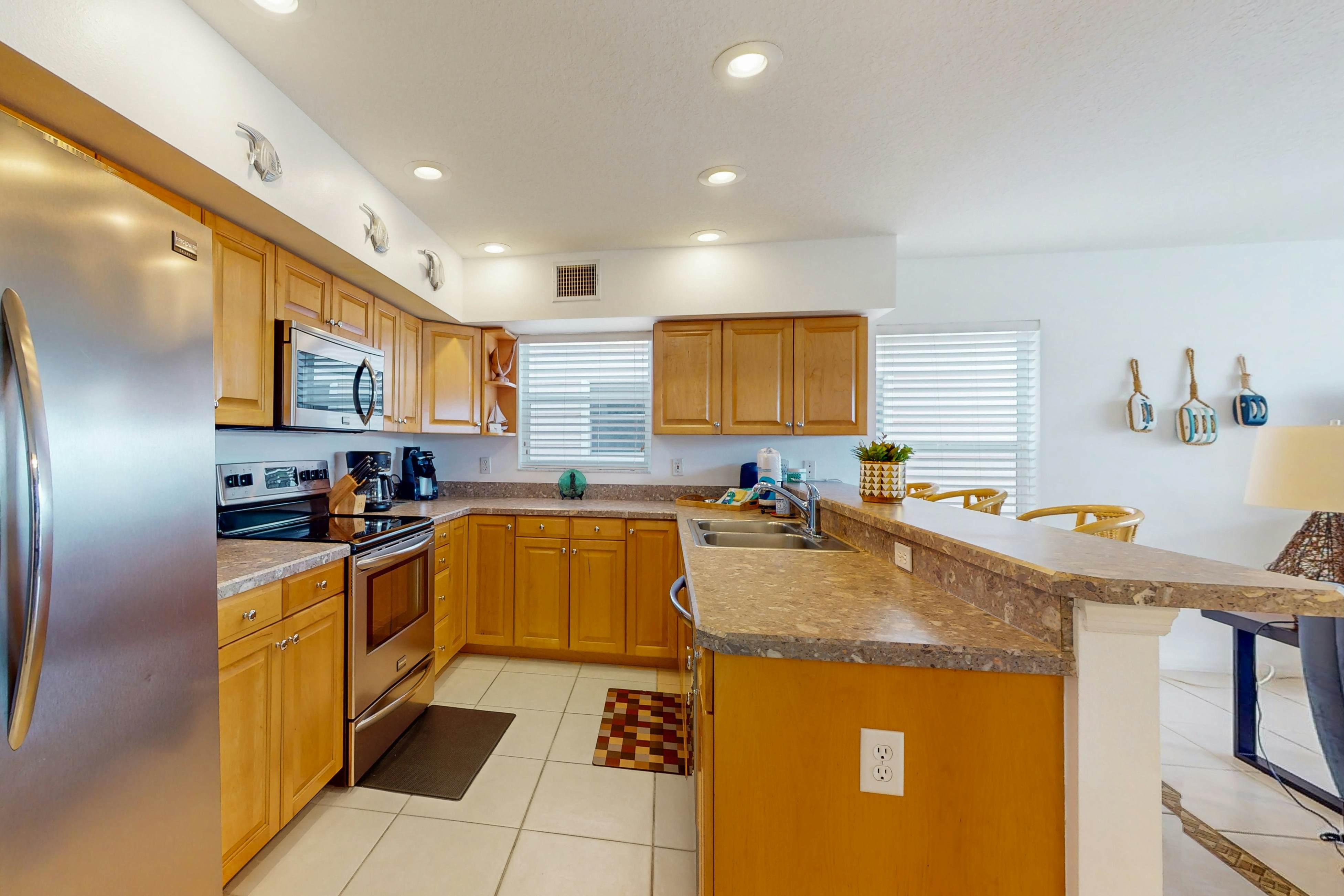 Snowbird friendly condo w Intracoastal and pool views heated pool dock and AC