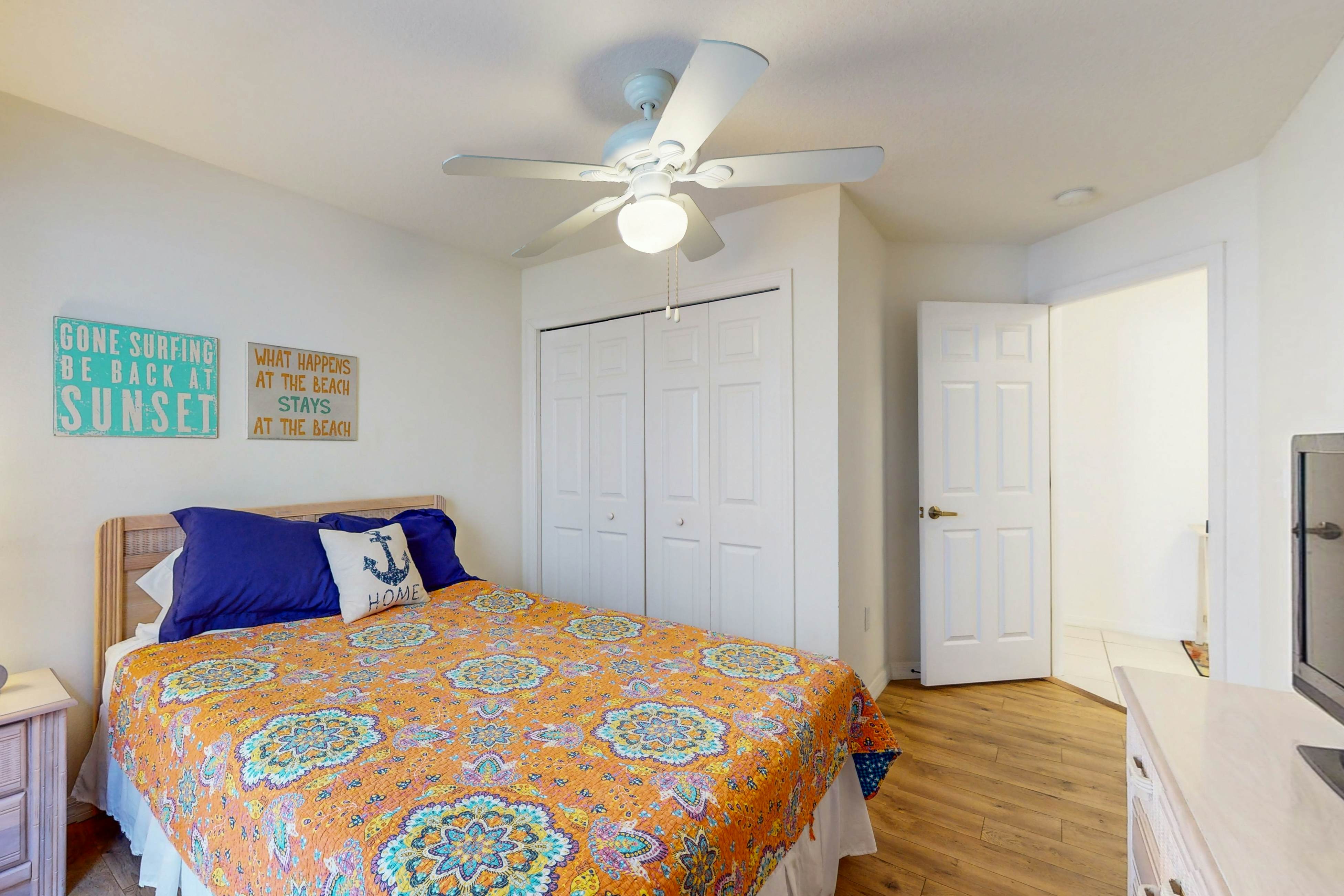 Snowbird friendly condo w Intracoastal and pool views heated pool dock and AC