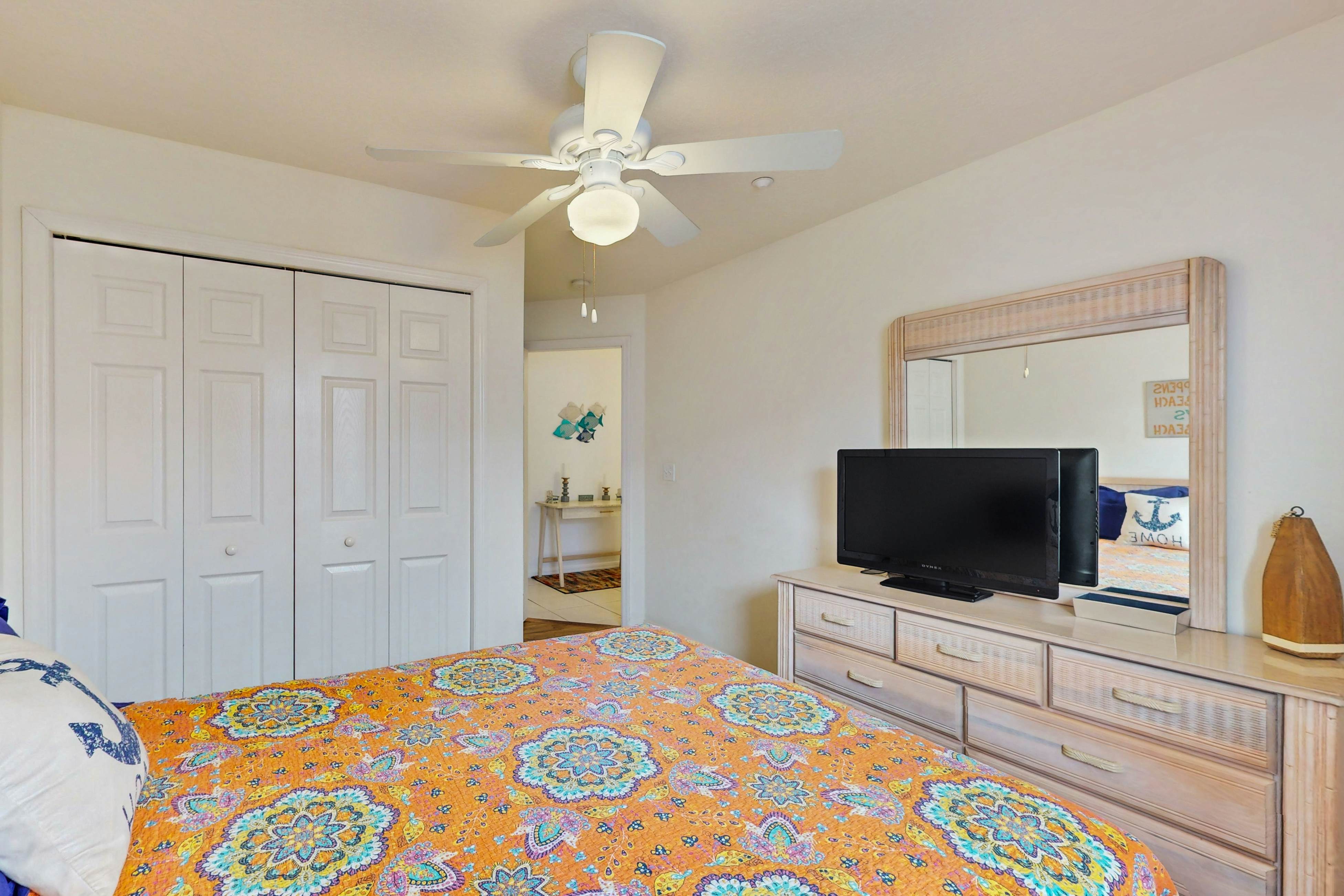 Snowbird friendly condo w Intracoastal and pool views heated pool dock and AC