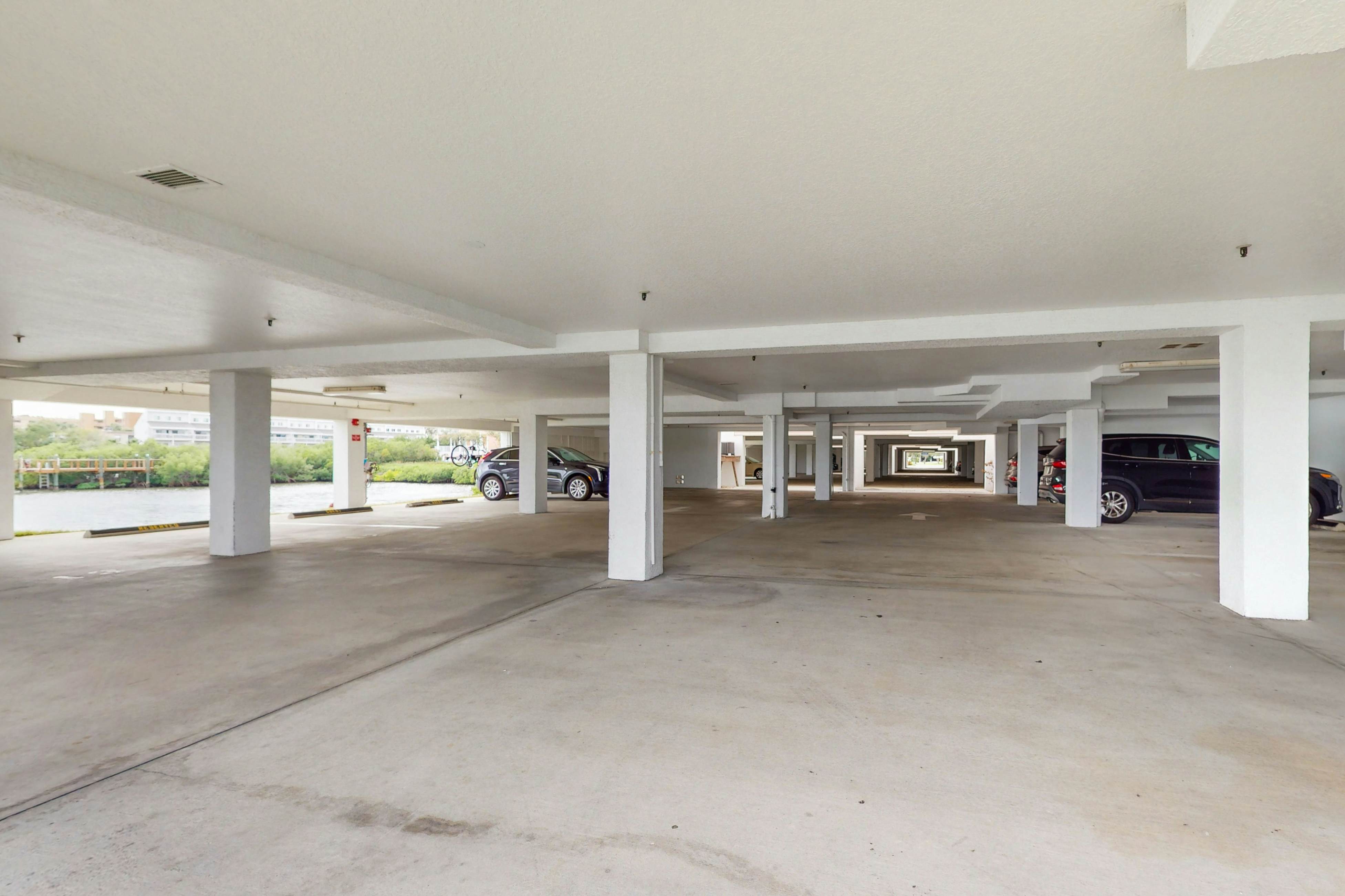 Snowbird friendly condo w Intracoastal and pool views heated pool dock and AC