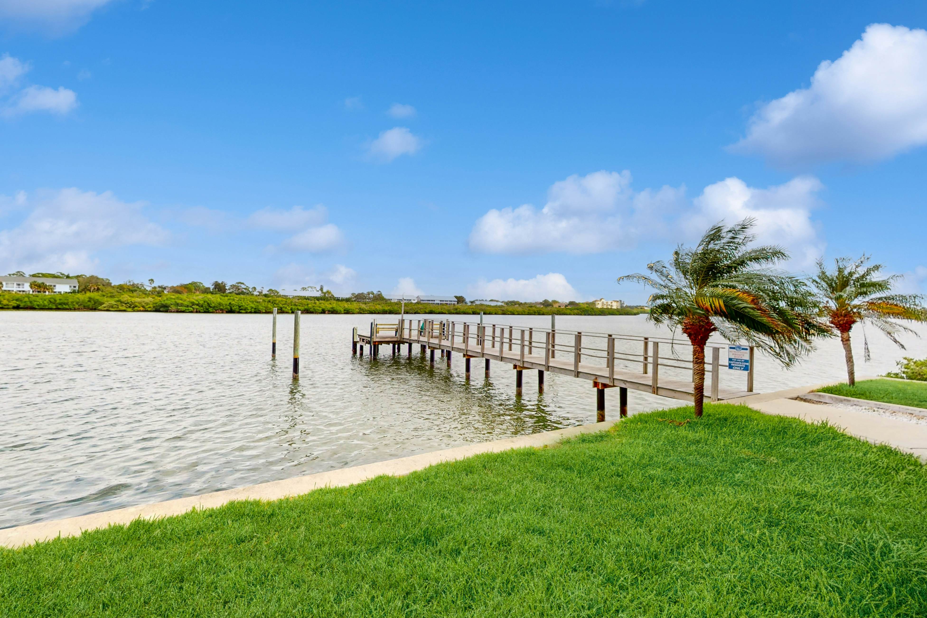 Snowbird friendly condo w Intracoastal and pool views heated pool dock and AC
