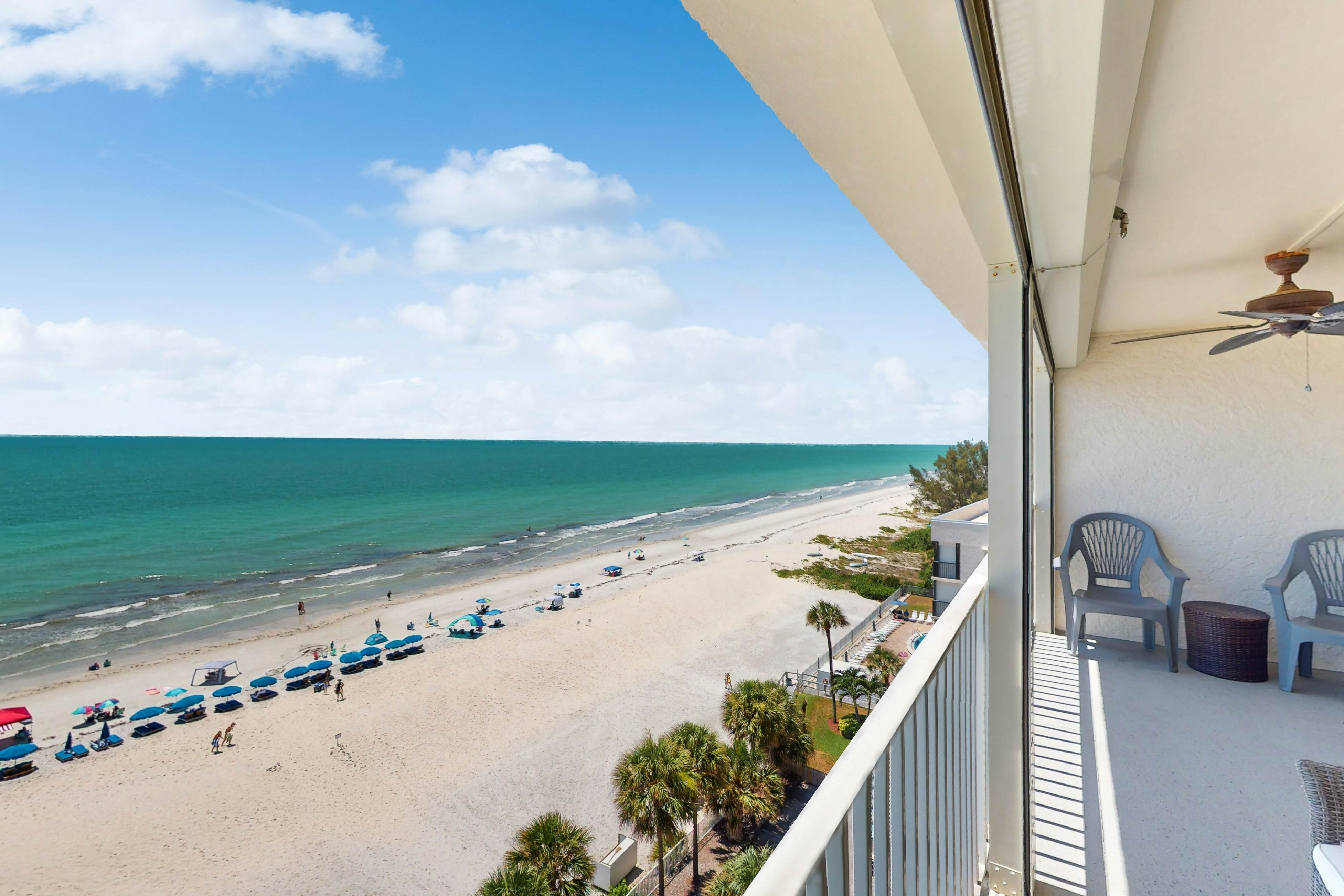 Beachfront condo with amazing Gulf views, pool, hot tub, grills, balcony, & WiFi