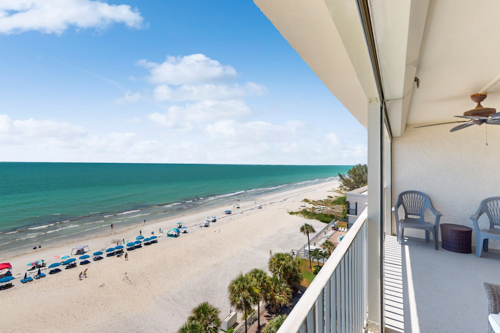 Beachfront condo with amazing Gulf views pool hot tub grills balcony and WiFi