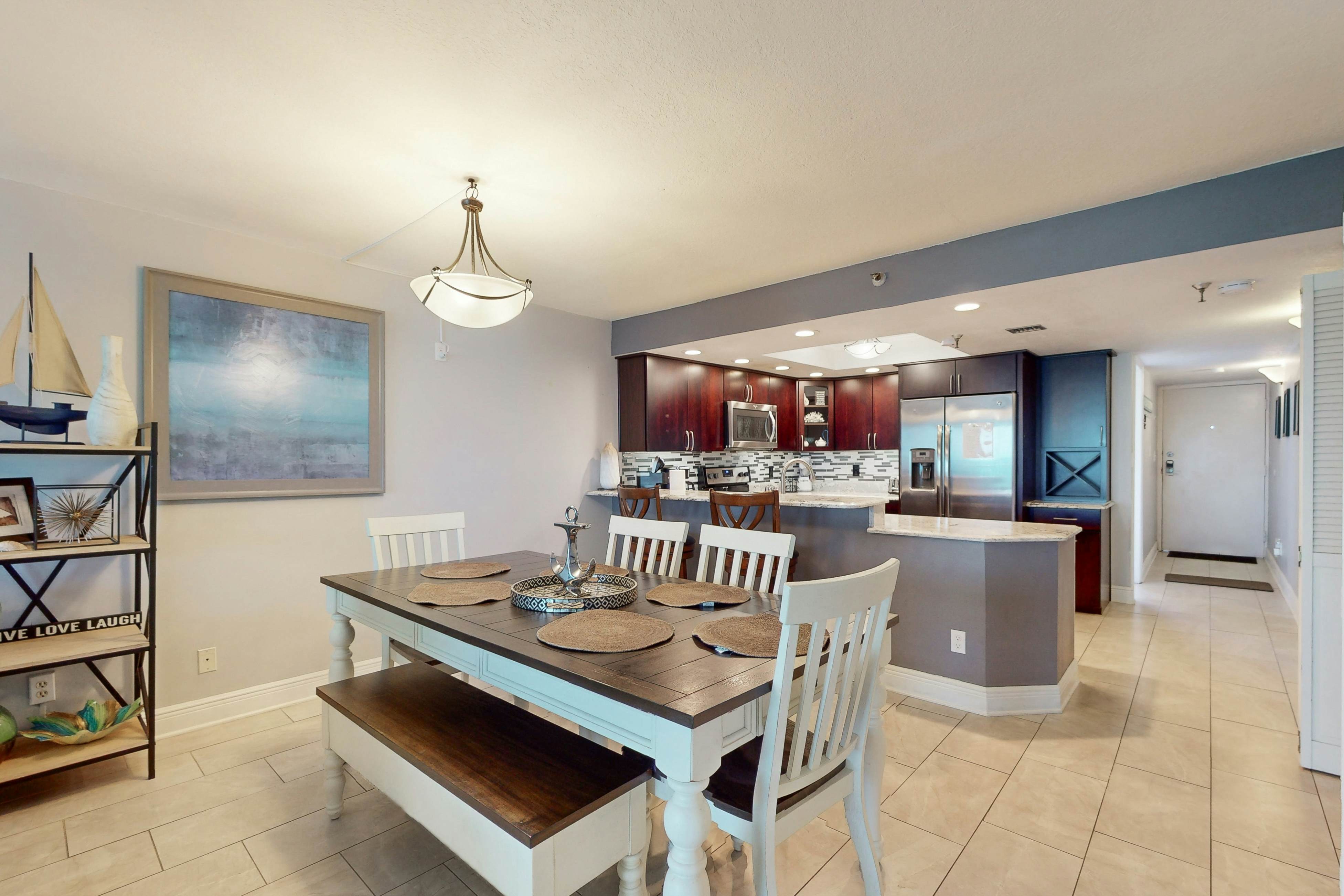 Beachfront condo with amazing Gulf views, pool, hot tub, grills, balcony, & WiFi