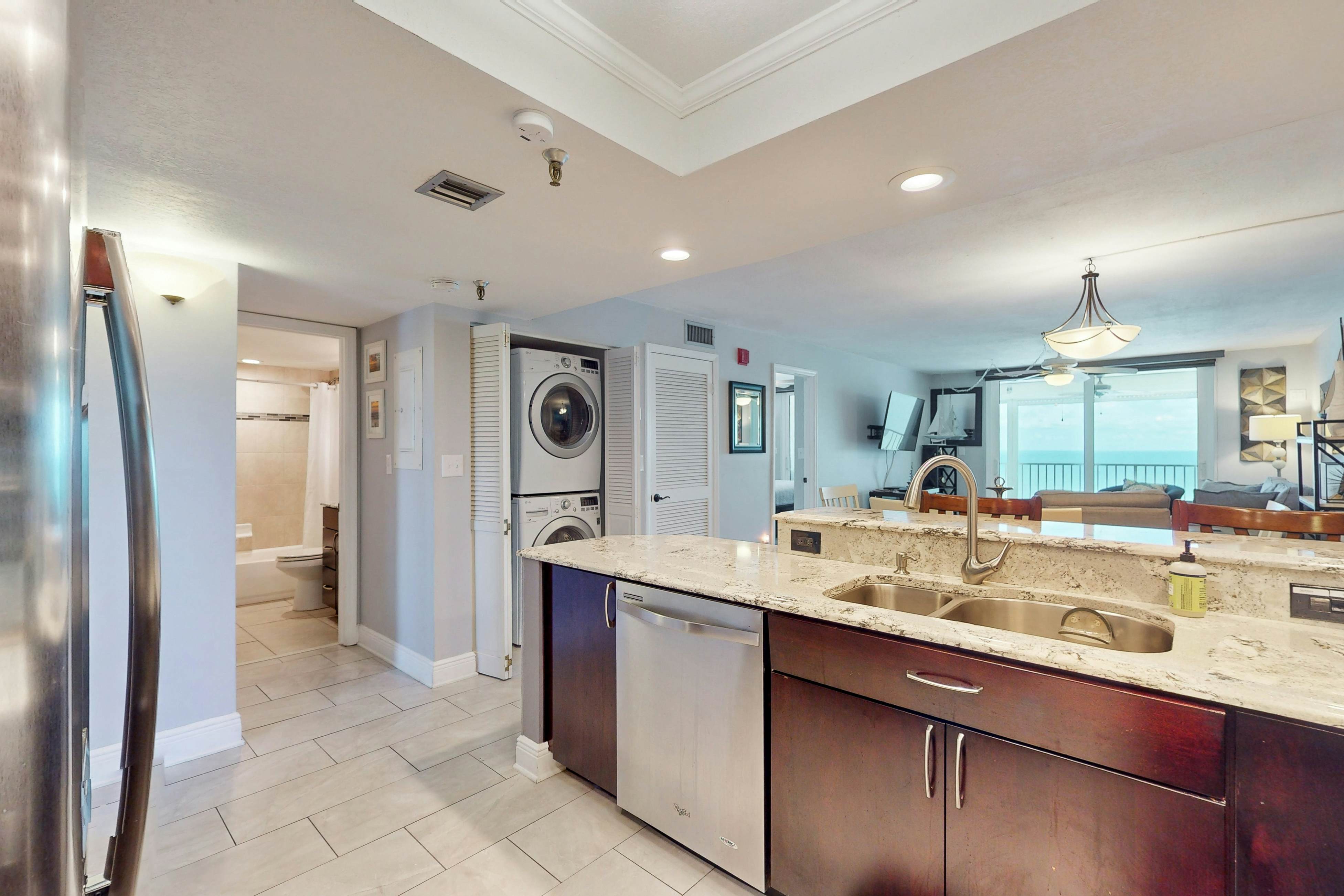 Beachfront condo with amazing Gulf views, pool, hot tub, grills, balcony, & WiFi