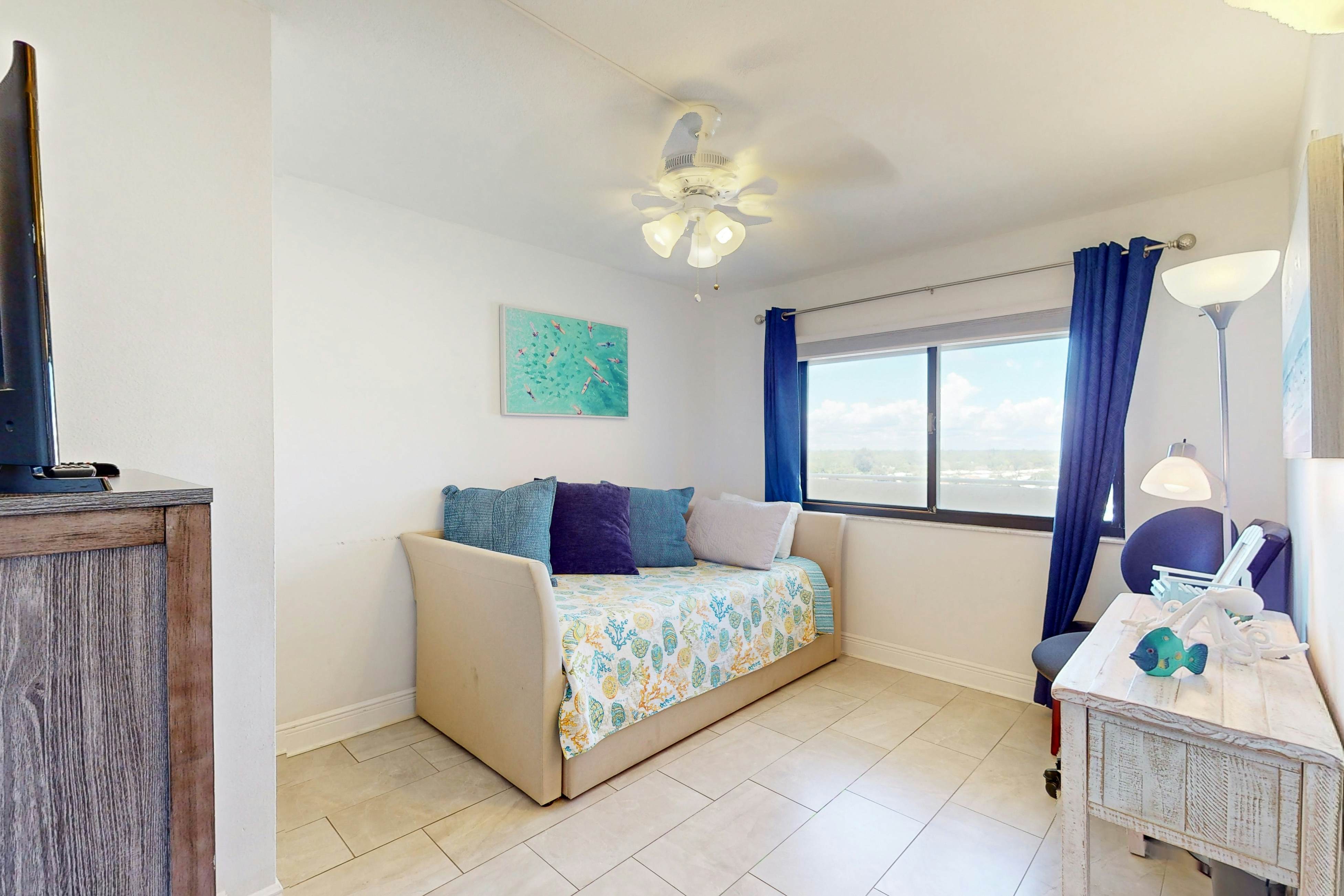 Beachfront condo with amazing Gulf views, pool, hot tub, grills, balcony, & WiFi