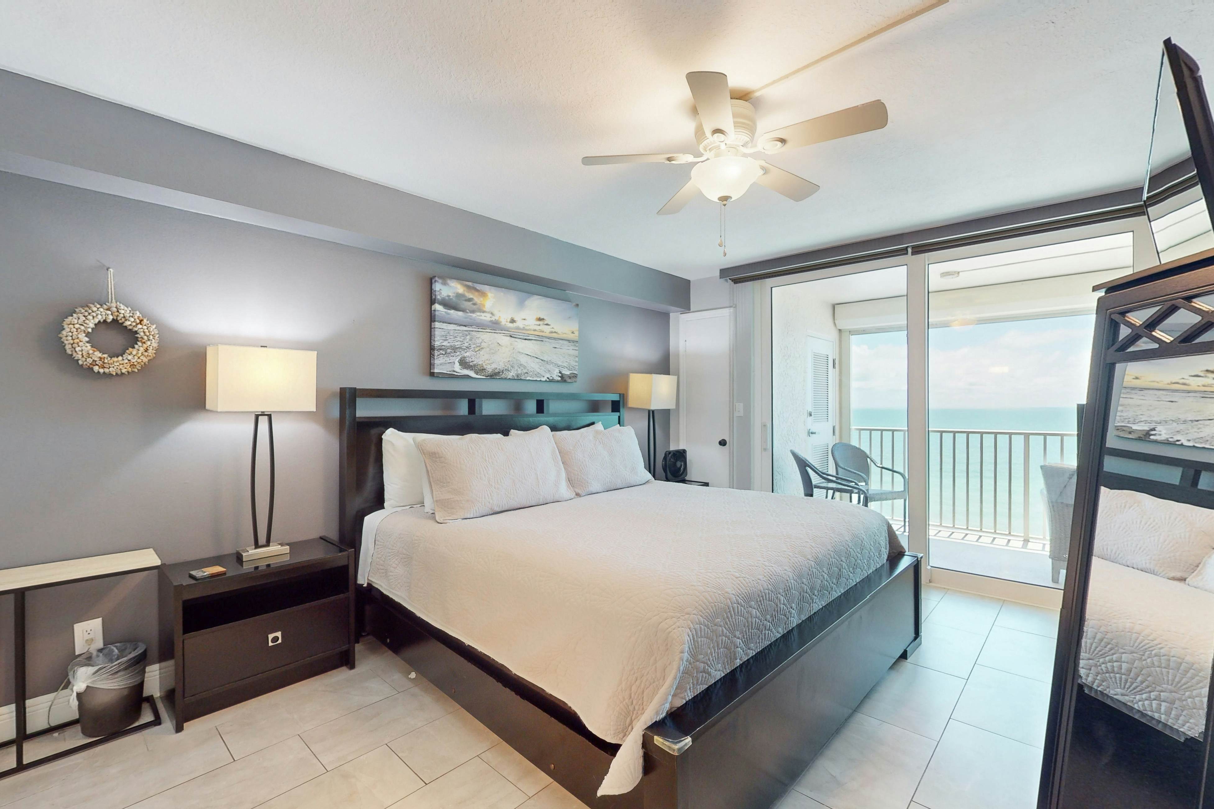 Beachfront condo with amazing Gulf views, pool, hot tub, grills, balcony, & WiFi