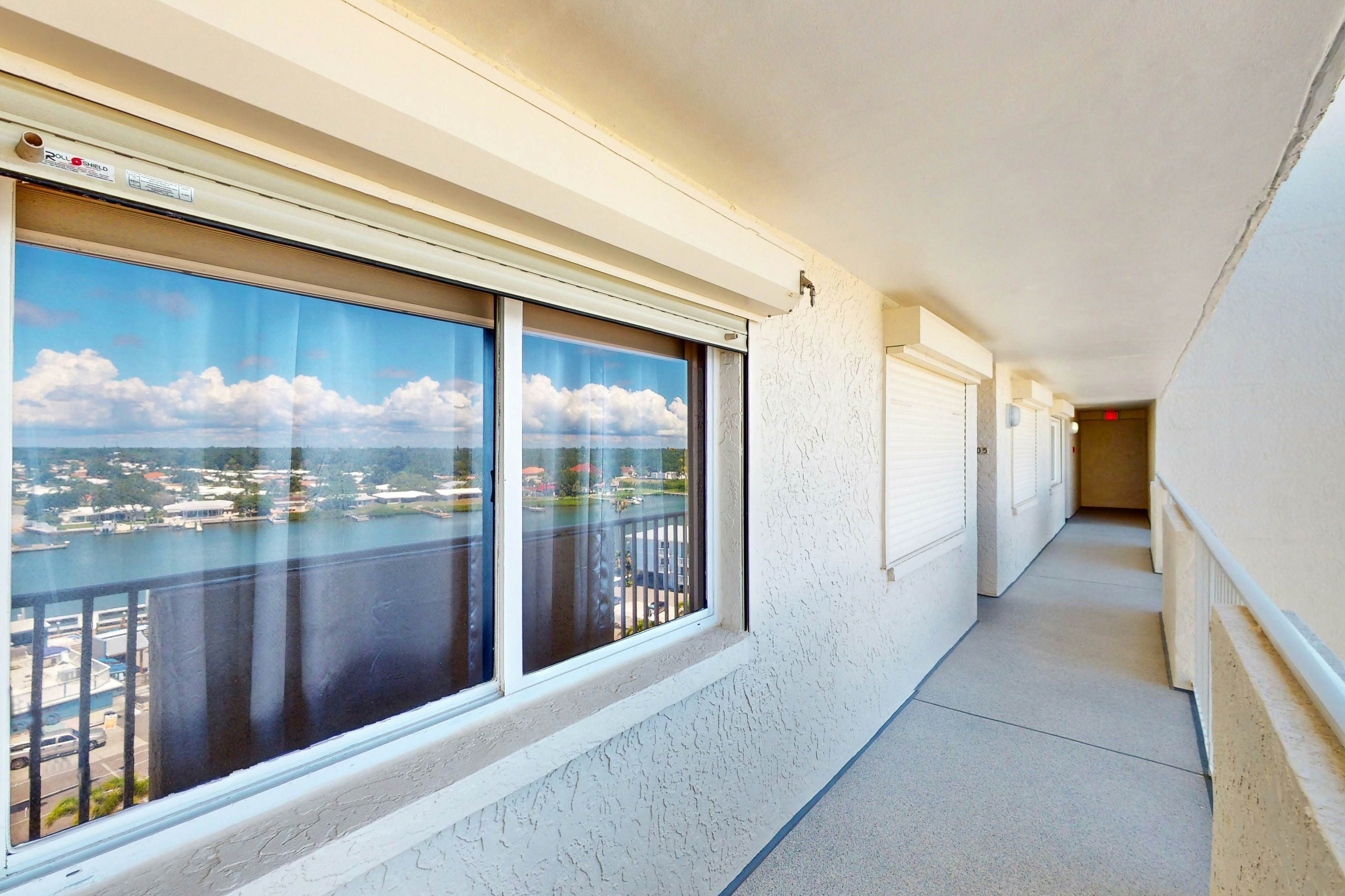 Beachfront condo with amazing Gulf views, pool, hot tub, grills, balcony, & WiFi