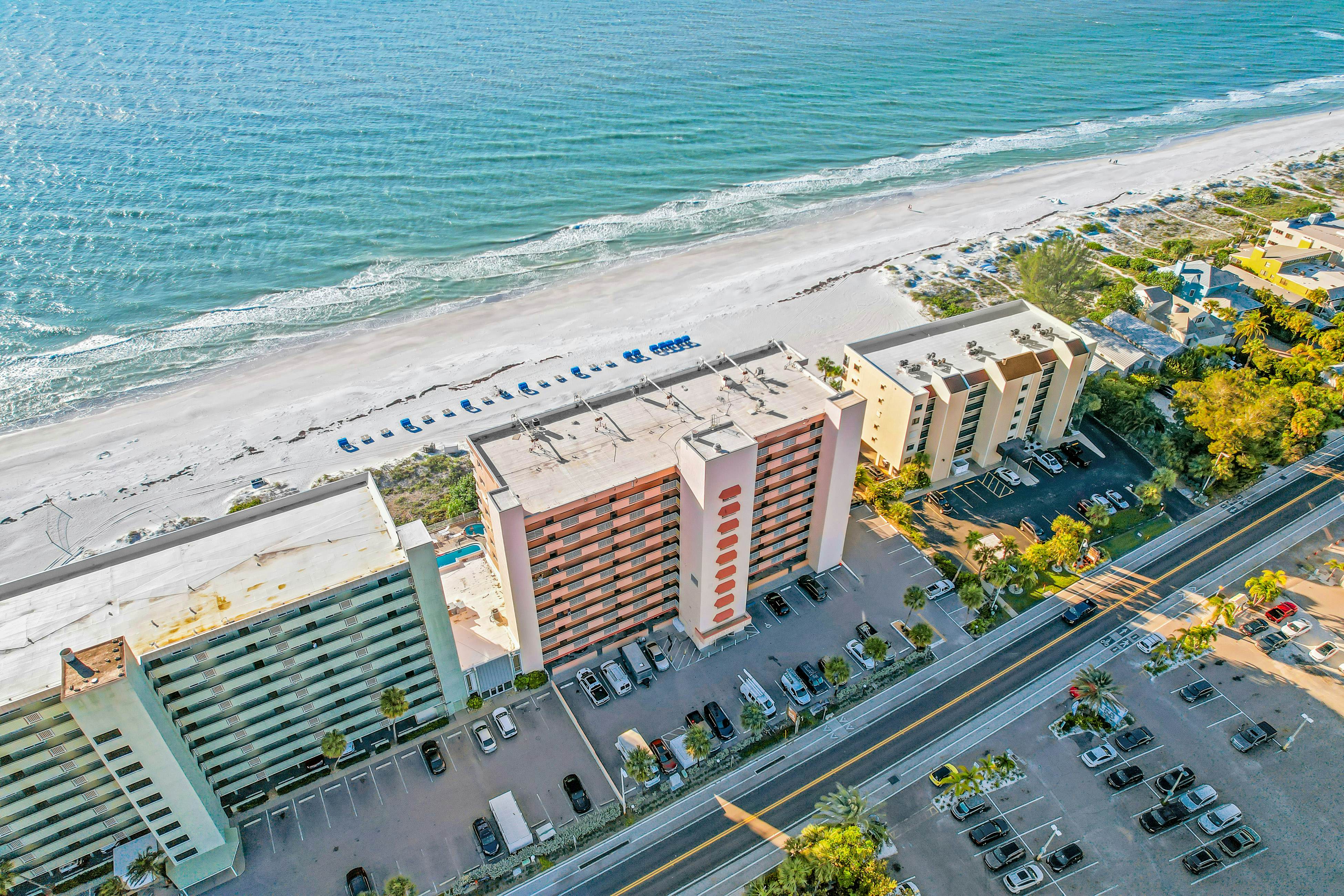 Beachfront condo with amazing Gulf views, pool, hot tub, grills, balcony, & WiFi