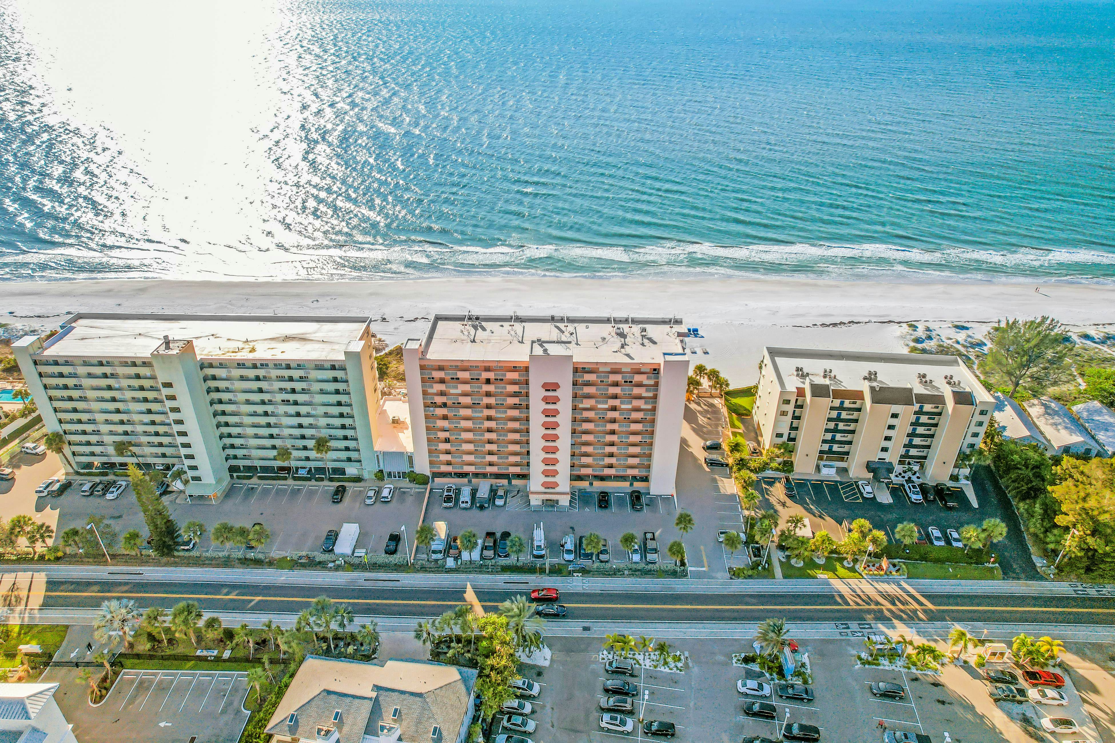 Beachfront condo with amazing Gulf views, pool, hot tub, grills, balcony, & WiFi