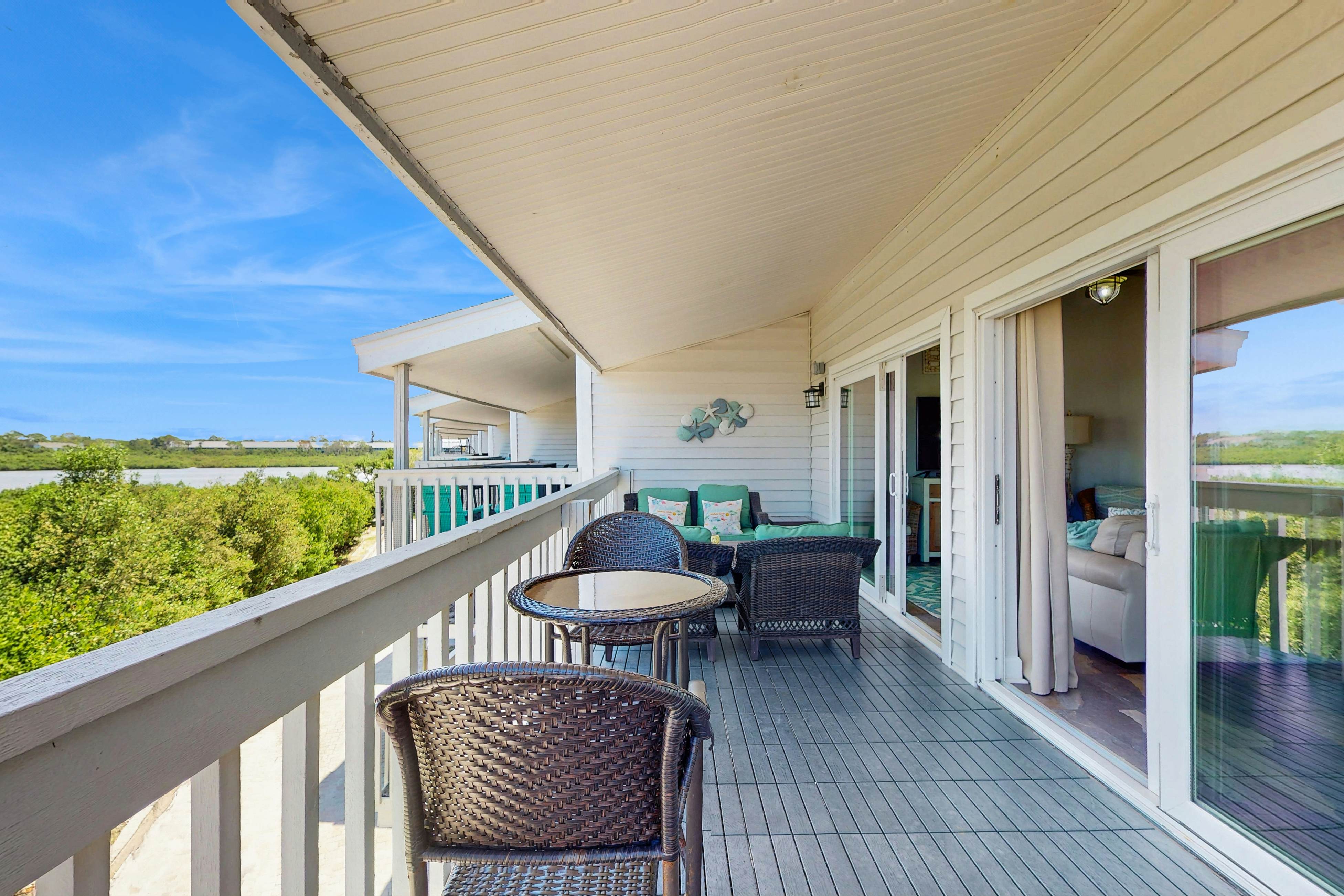 Tropical gem with pool - steps to beach - water-view balcony, private W/D & AC