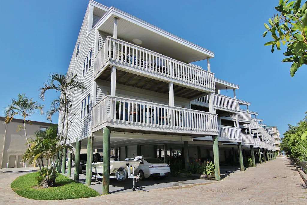Tropical gem with pool steps to beach water view balcony private WD and AC