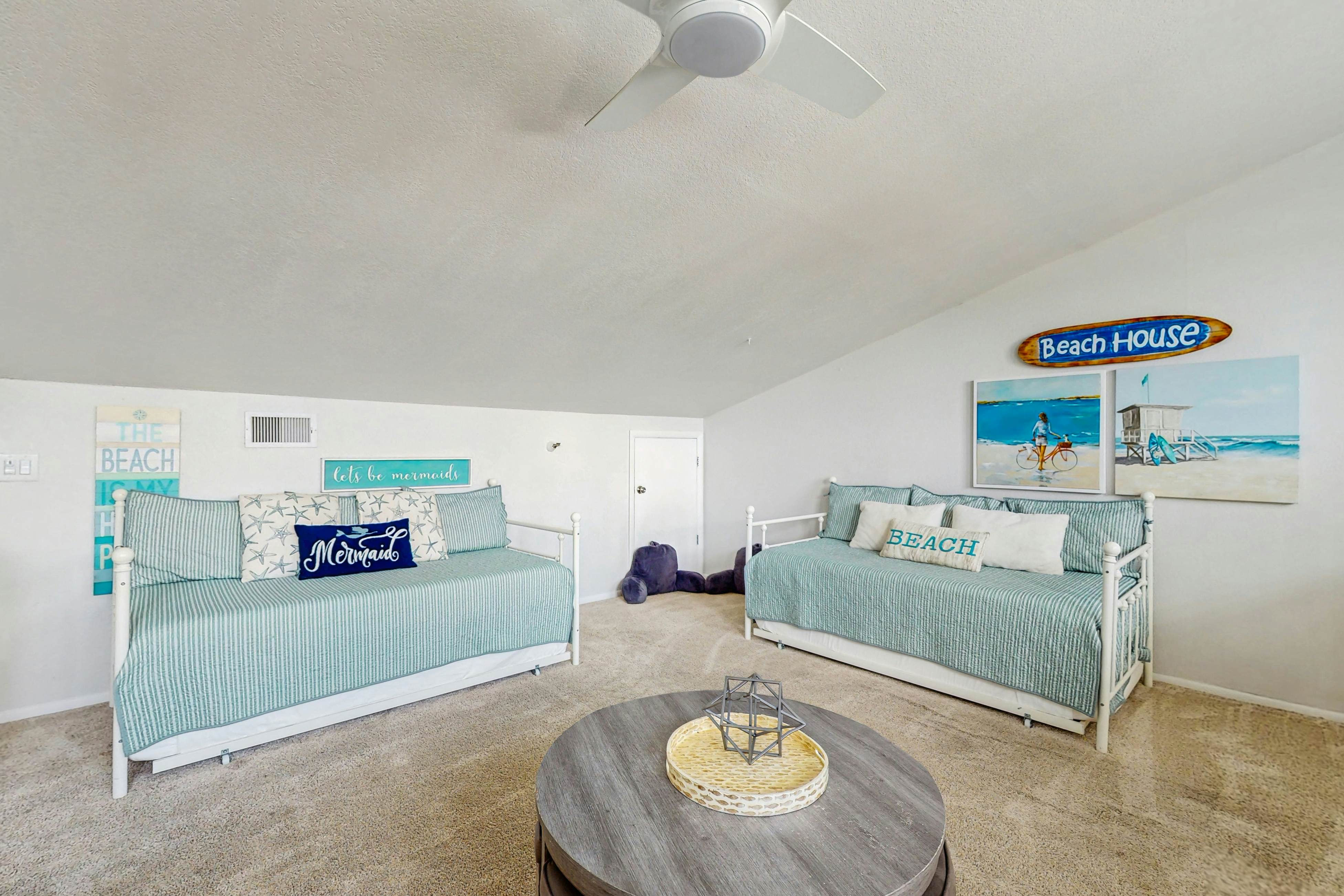 Tropical gem with pool - steps to beach - water-view balcony, private W/D & AC