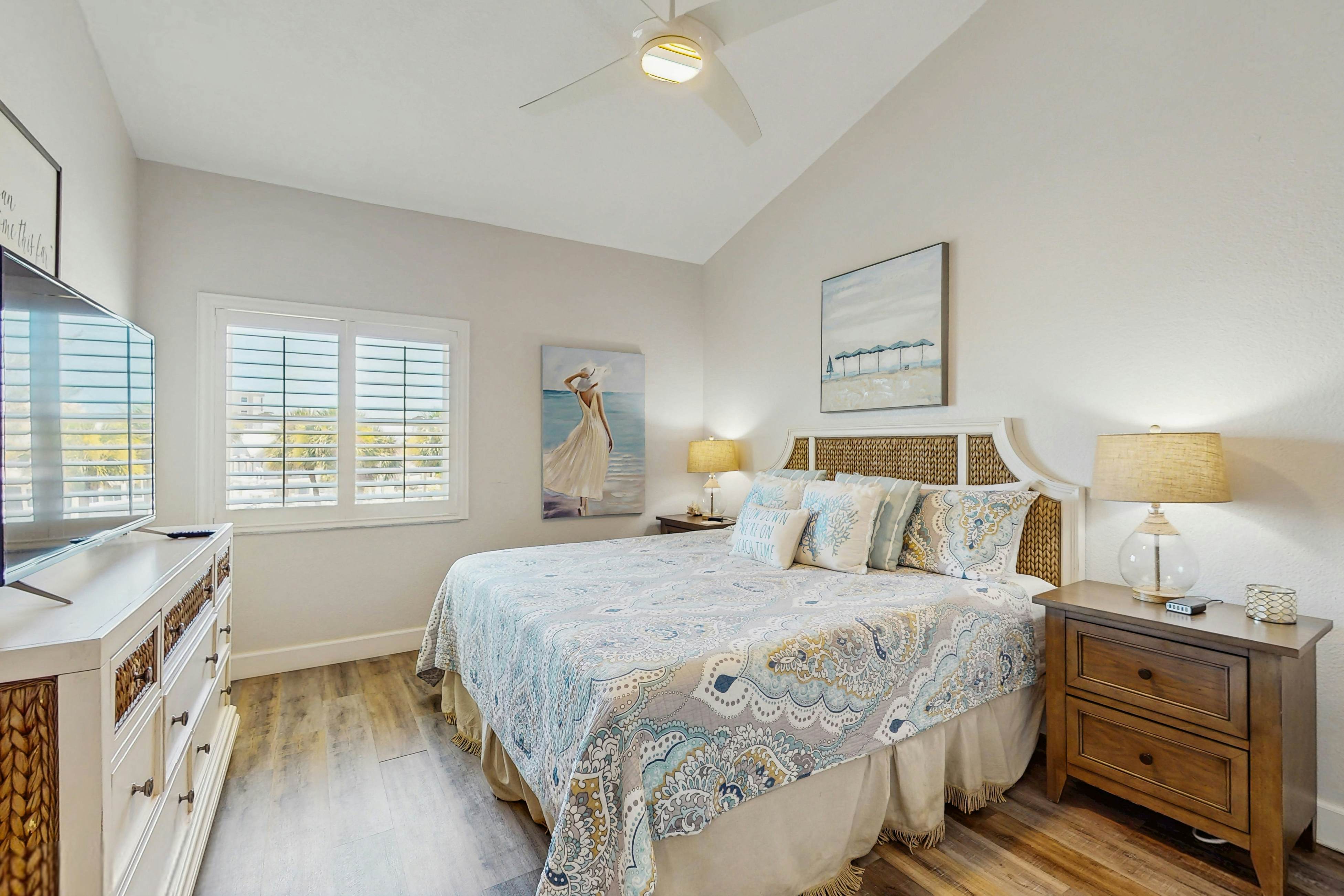 Tropical gem with pool - steps to beach - water-view balcony, private W/D & AC